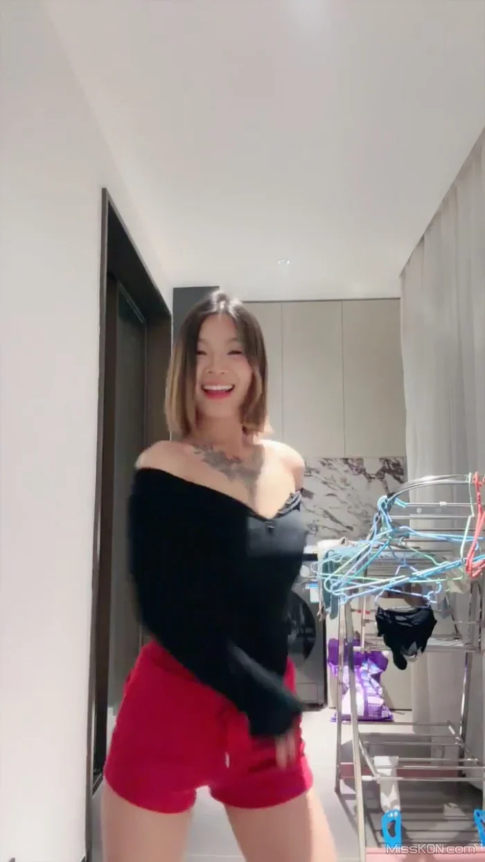 美少女壮壮： 新人绿播下海