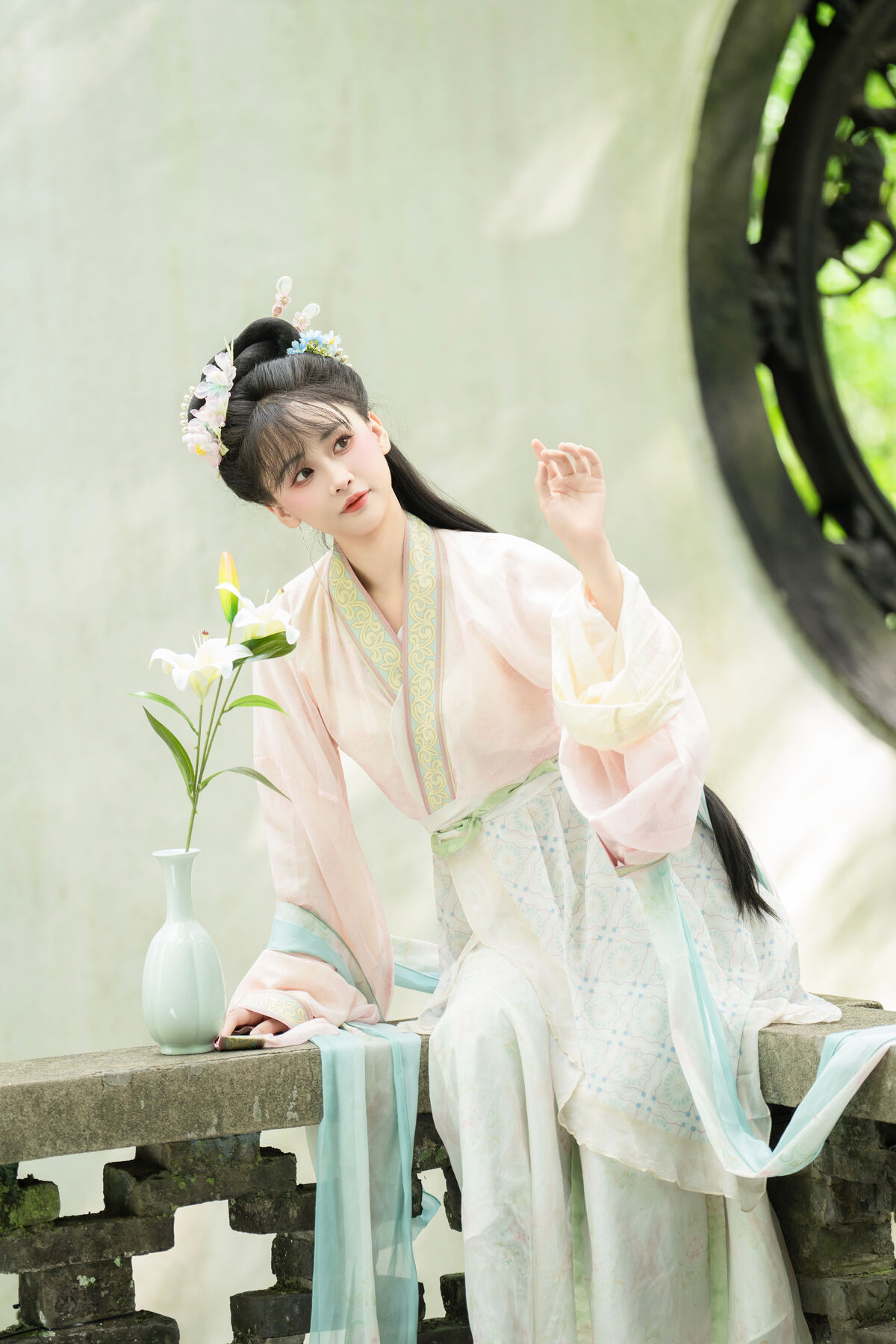 YiTuYu艺图语 Vol.10585 Jiao Yi Zhi Sui Sui 11 YiTuYu艺图语 Vol.10585 Jiao Yi Zhi Sui Sui