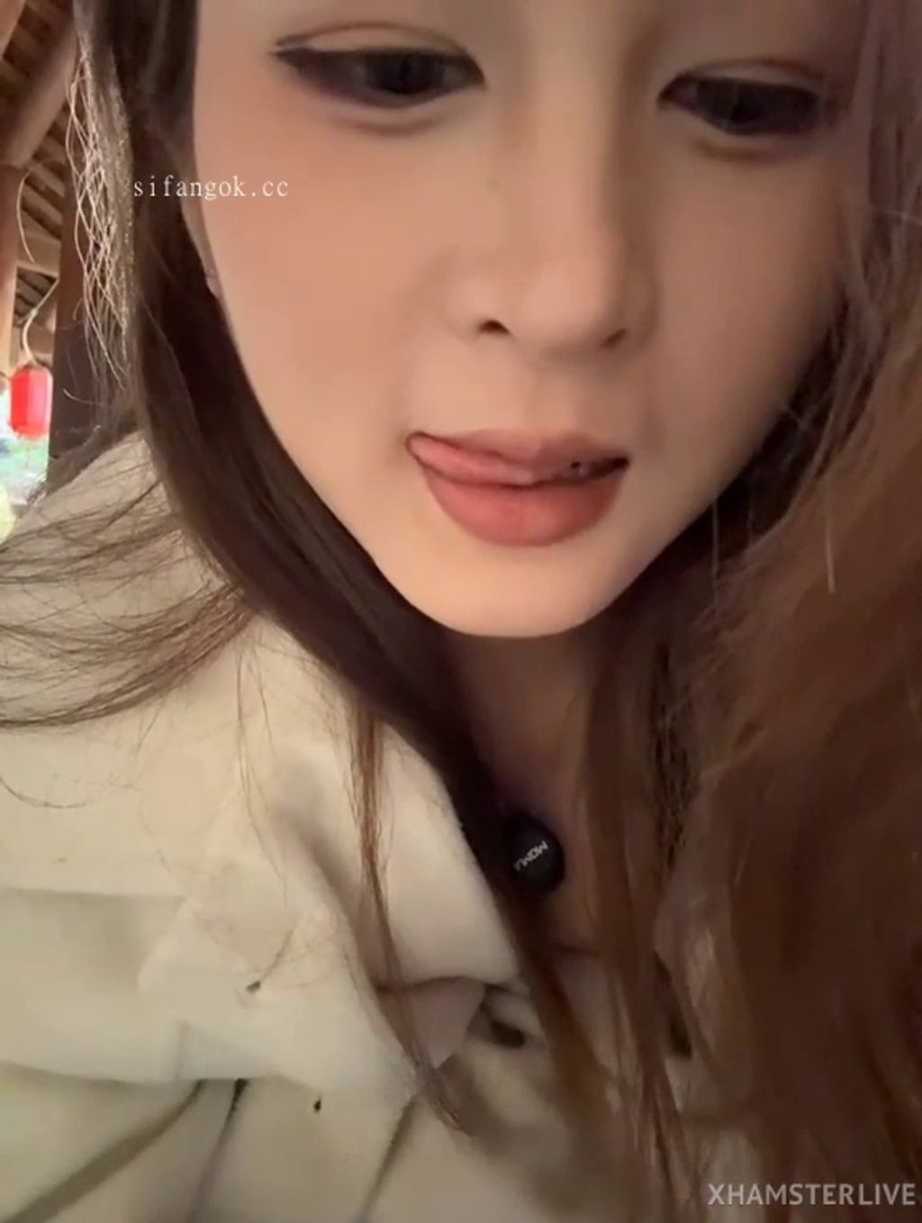 yuki： 21岁少女户外跳蛋裸露 车里自慰超刺激