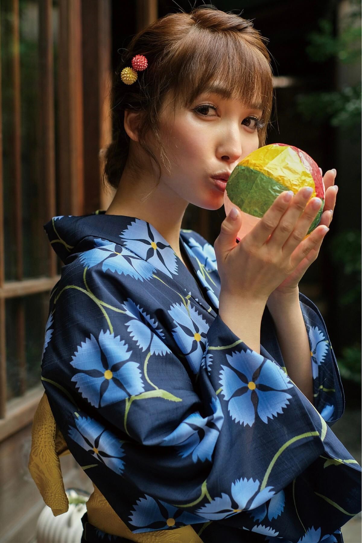 Shiori Tokunaga 徳永しおり - Travel Guide 旅のしおり