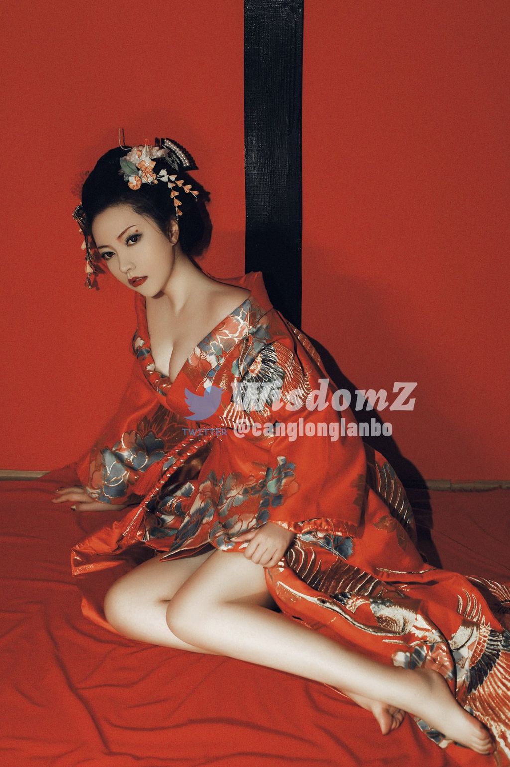 酒月： 极品巨乳 人前露出私拍