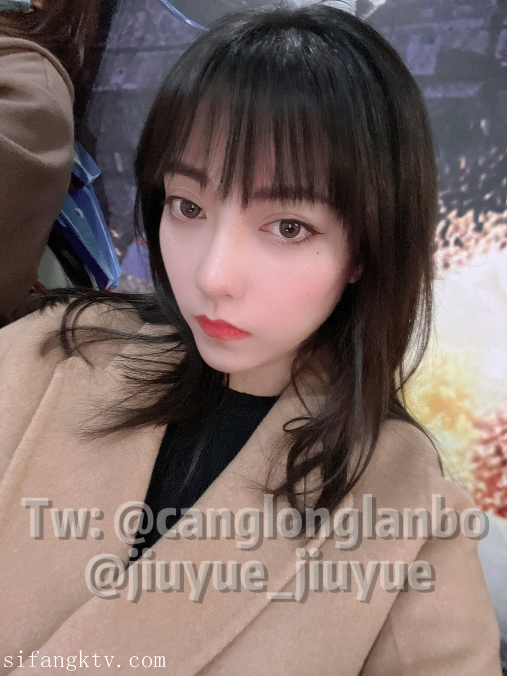 酒月： 极品巨乳 人前露出私拍