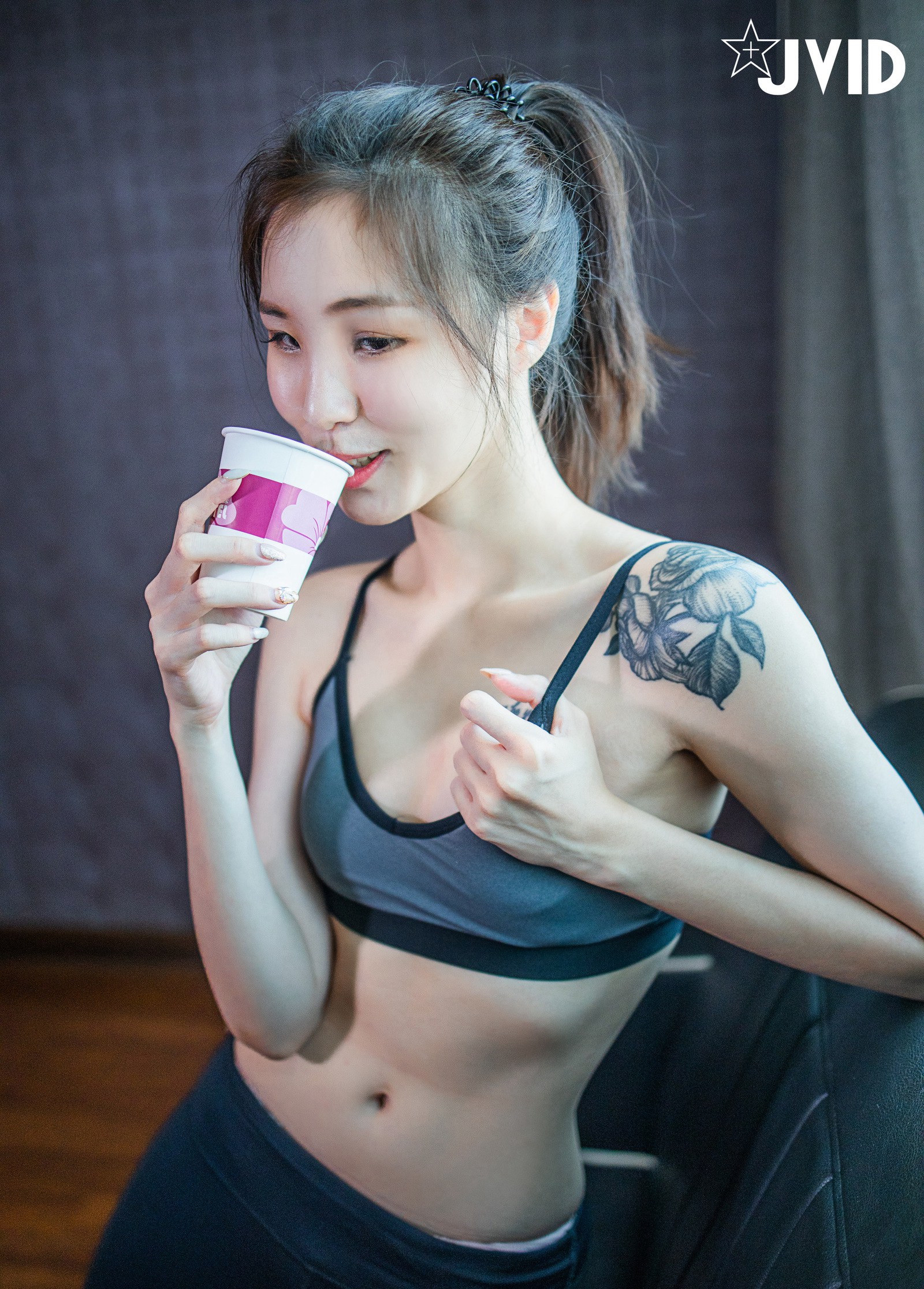 [JVID] Catlin – 高校初恋女生-运动后Sex-約打籃球-卻被好友偷約去旅館