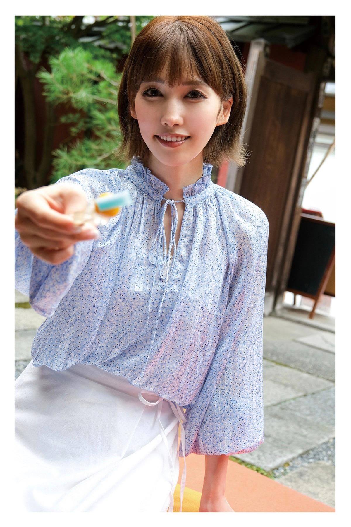Shiori Tokunaga 徳永しおり - Travel Guide 旅のしおり