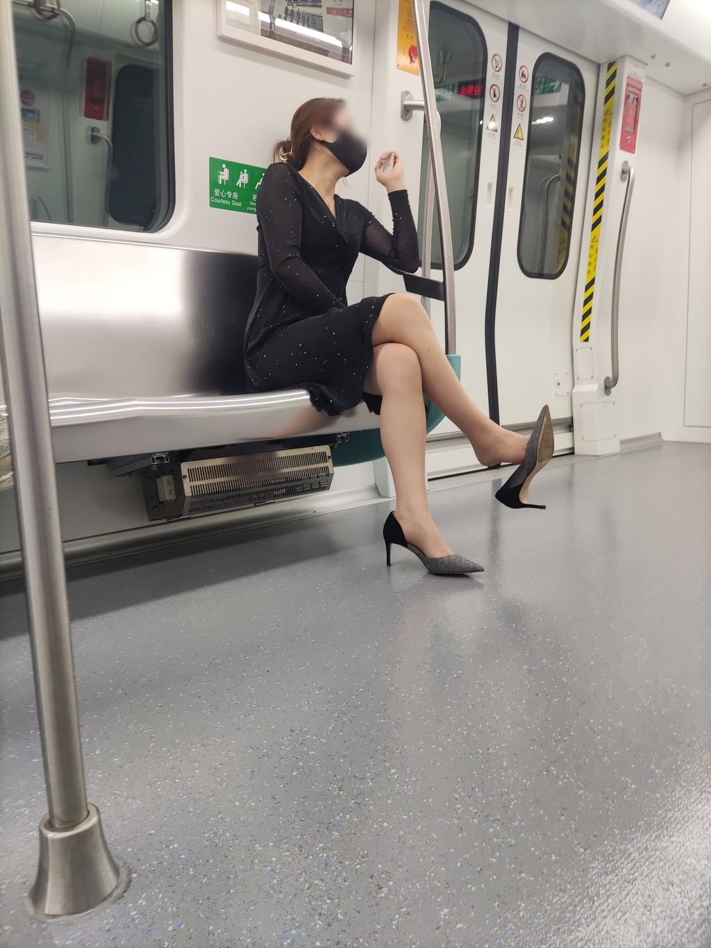 [OtherXXX] 沐子： 人前露出极品人妻