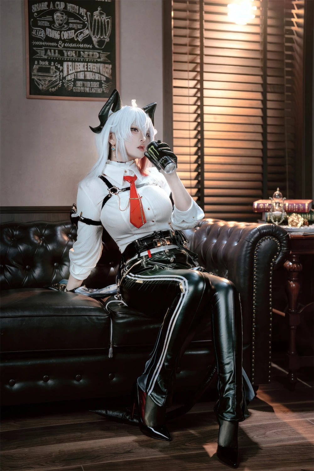 Cosplay 半半子Banbanko – 鸣潮 赞妮