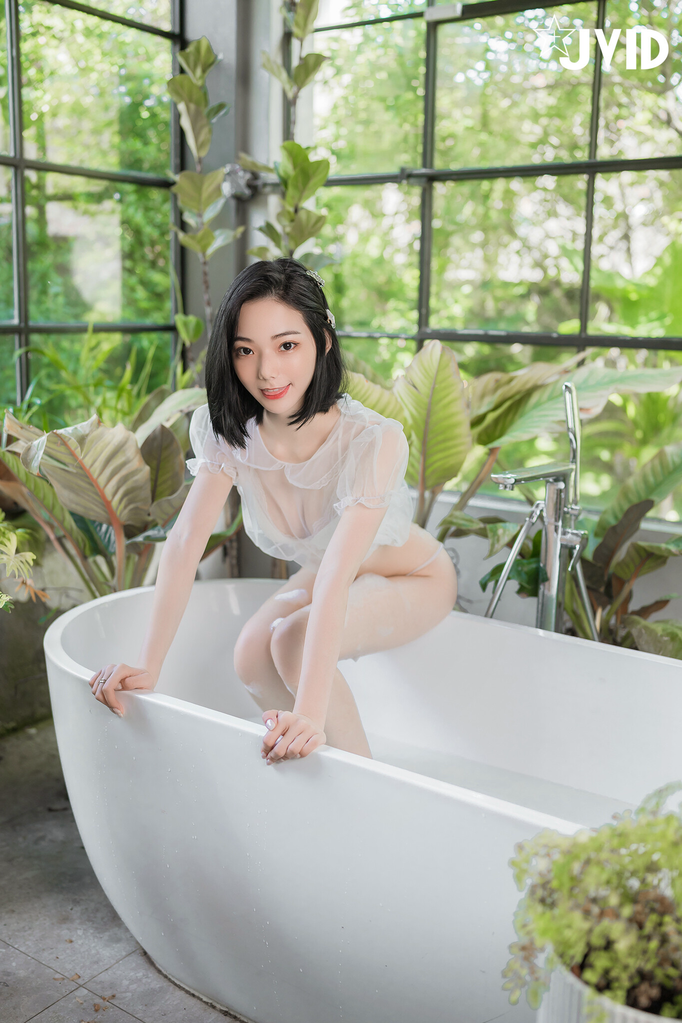 [JVID] 啾啾 – 誤闖莊園窺探心儀女神～啾啾 🛀 ～入浴反被誘惑勾引