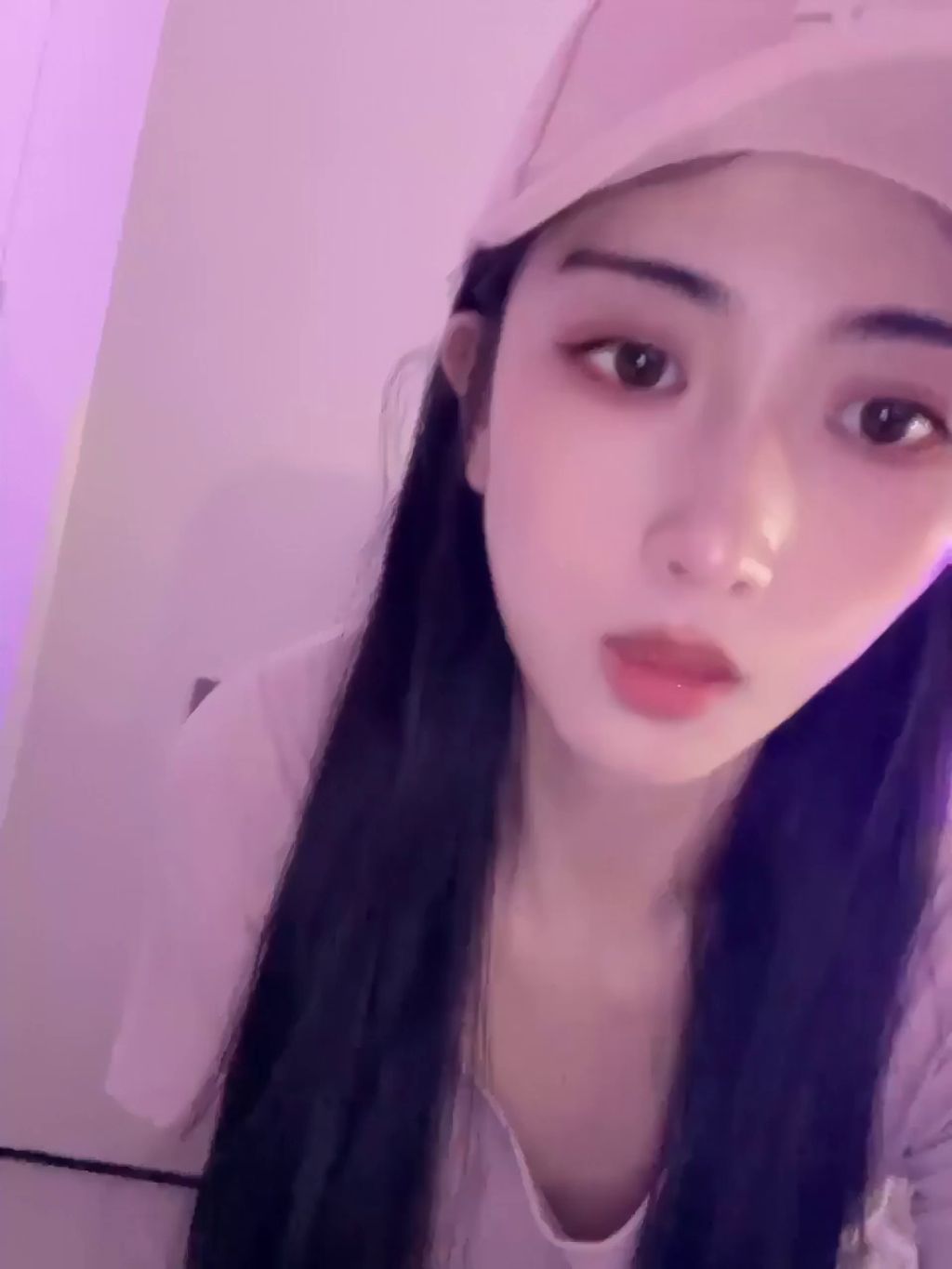 甜桃： 超高颜值 极品身材反差炸裂 玩法花样百出