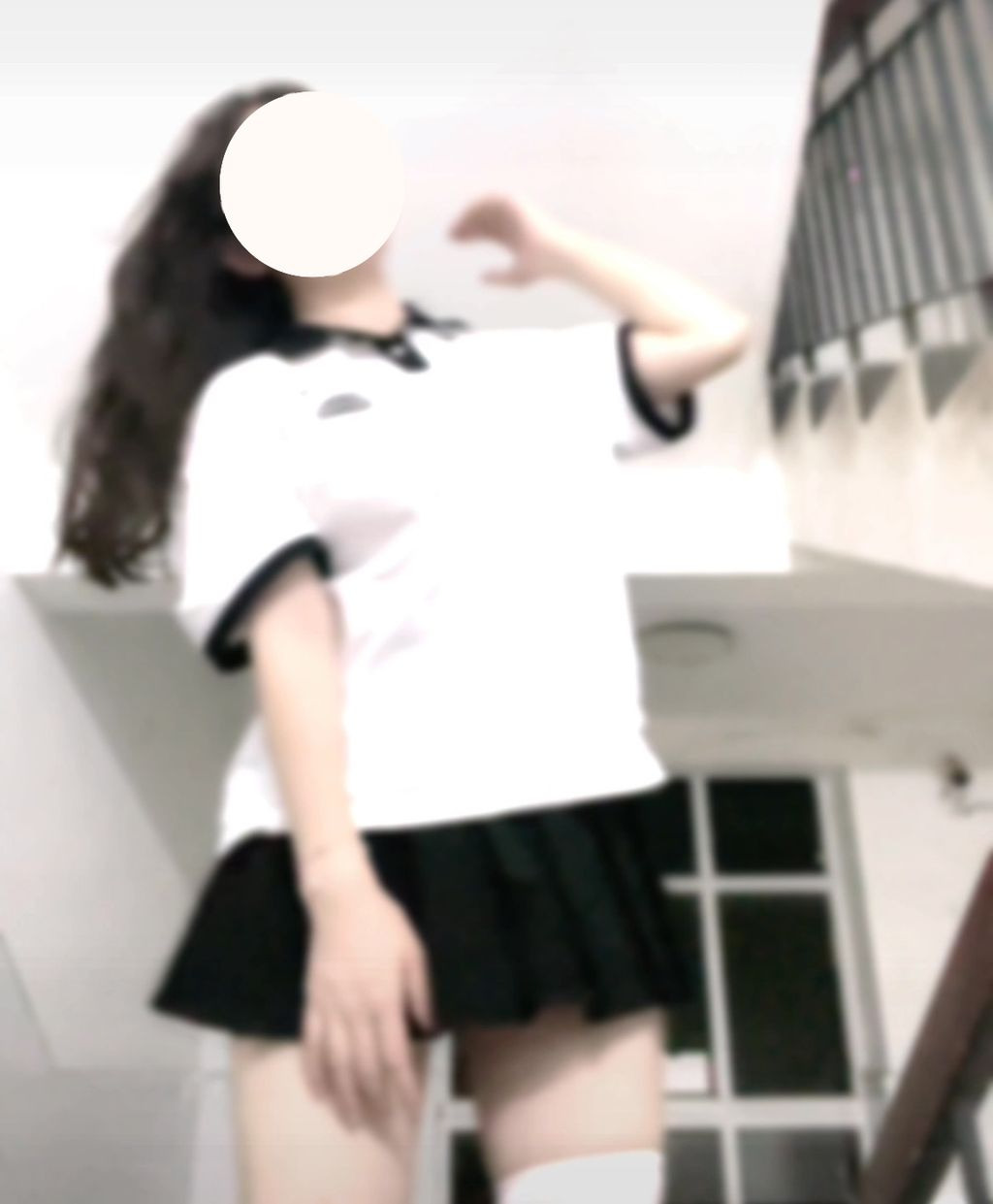 小坦克型女大学： 户外露出 漂亮学生妹私下极度反差 性瘾小母狗