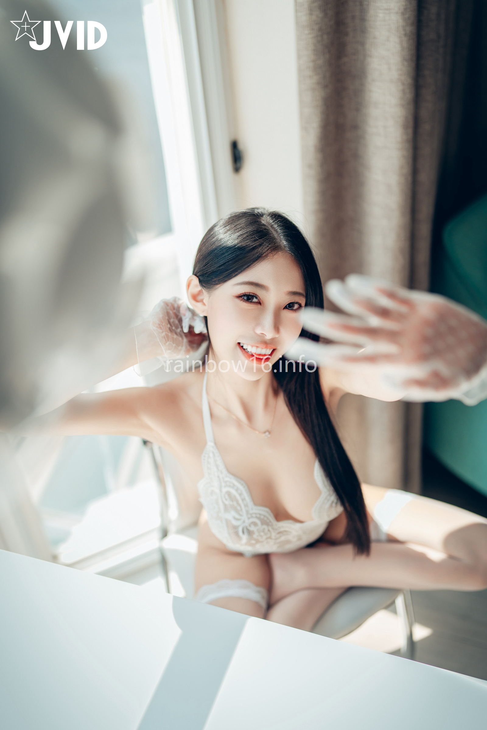[JVID] WenHsin 玟妡 – 勻稱美腿玟妡看見她就起秋的假日午後白絲黑絲一次滿足只想與她一起把房間弄得亂糟糟