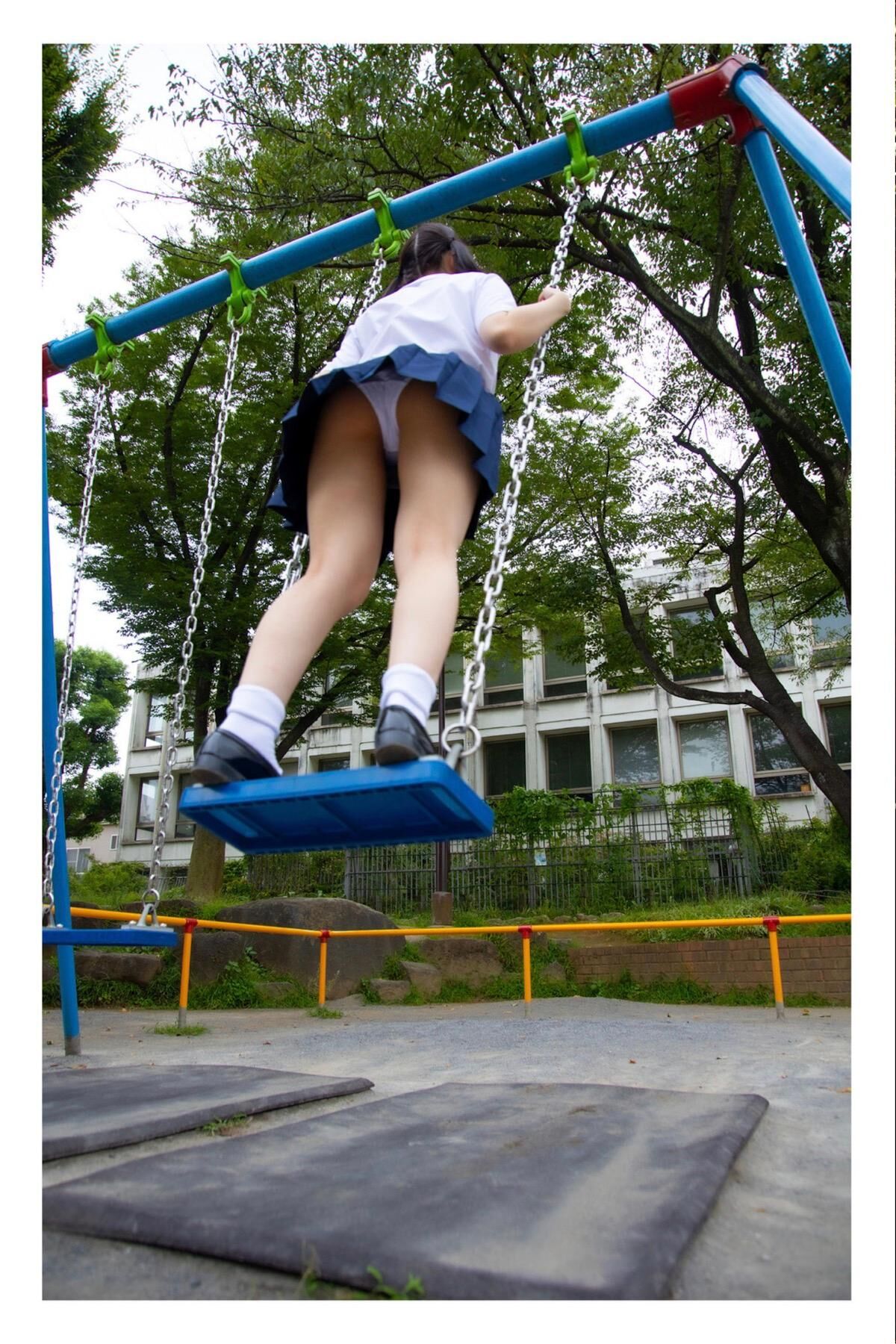 PANCHIRA - 全編制服パンチラ写真集 02