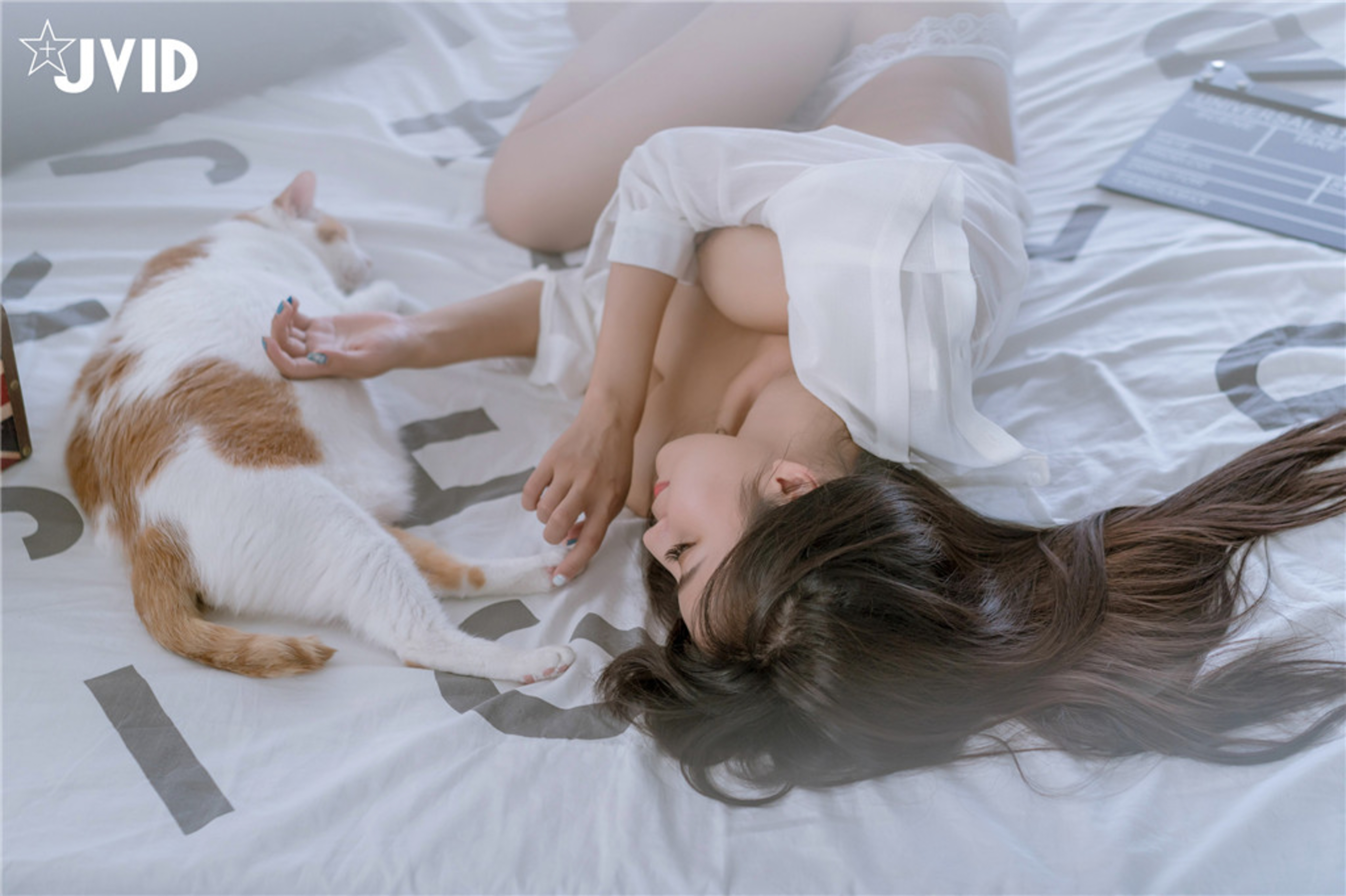[JVID] Lele 樂樂 – 『美巨乳 E奶樂樂』 居家性感 襯衫の誘惑－極極極薄碼