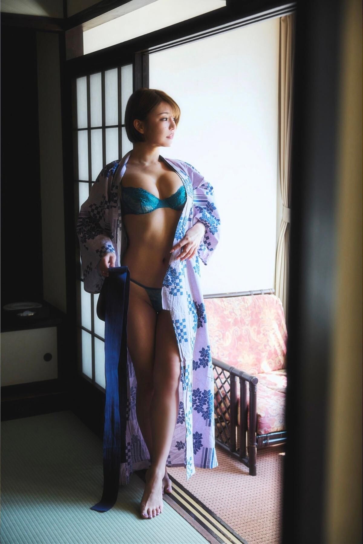ENA - 元保健室の先生が放つ強烈な色気 SPA デジタル写真集