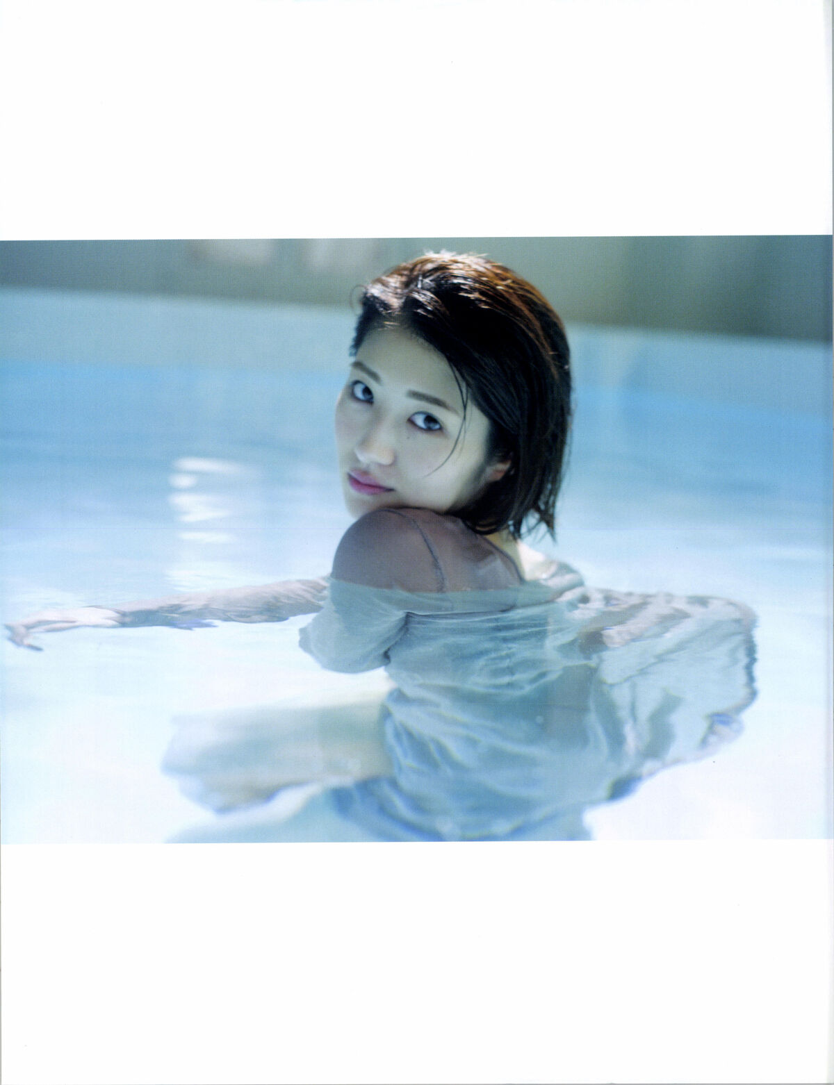 Yumi Wakatsuki 若月佑美 - 写真集 アンド チョコレート