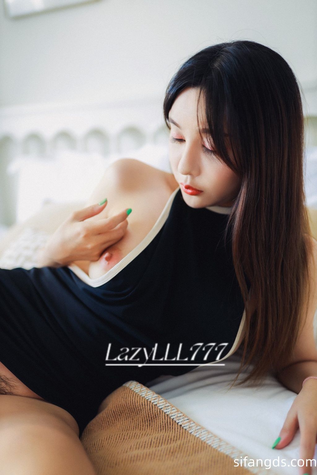 [OtherXXX] LazyLLL777(阿七)： 网红摄影师 全尺度唯美私拍