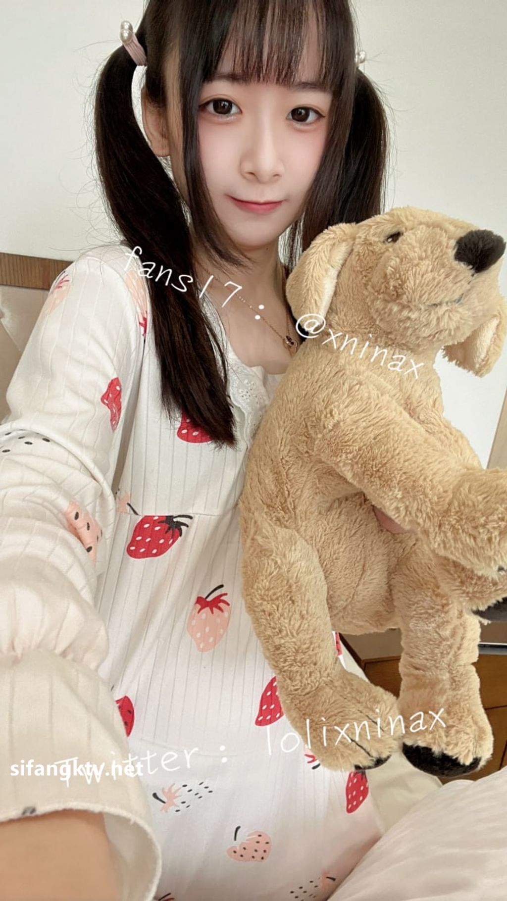lolixnixax(小只马妮娜): 超级可爱的双马尾福利姬 #01 20 lolixnixax(小只马妮娜): 超级可爱的双马尾福利姬 #01