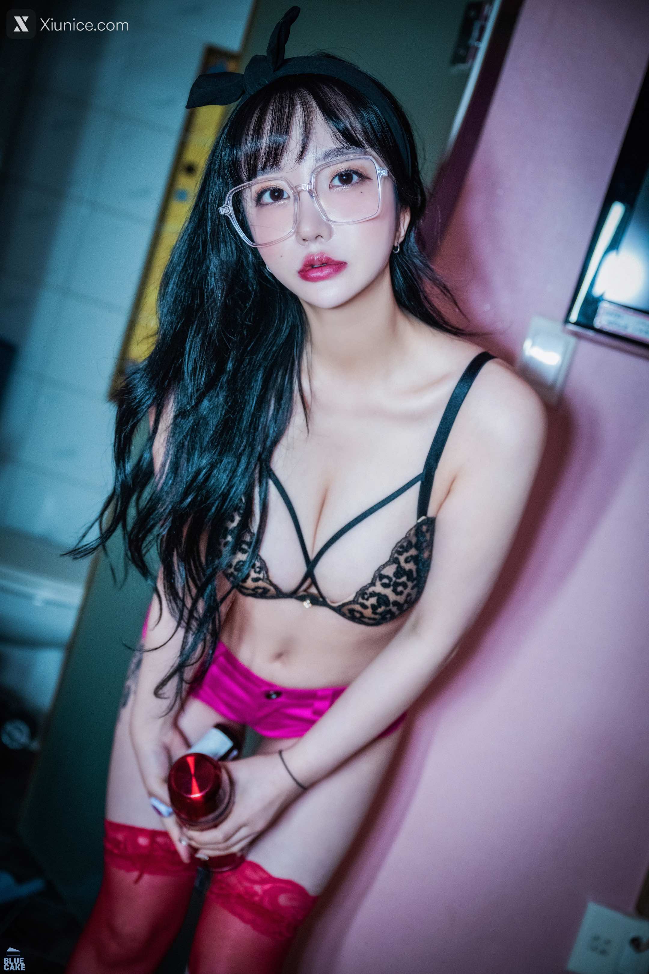BLUECAKE YeEun – Nude No Panty 4K