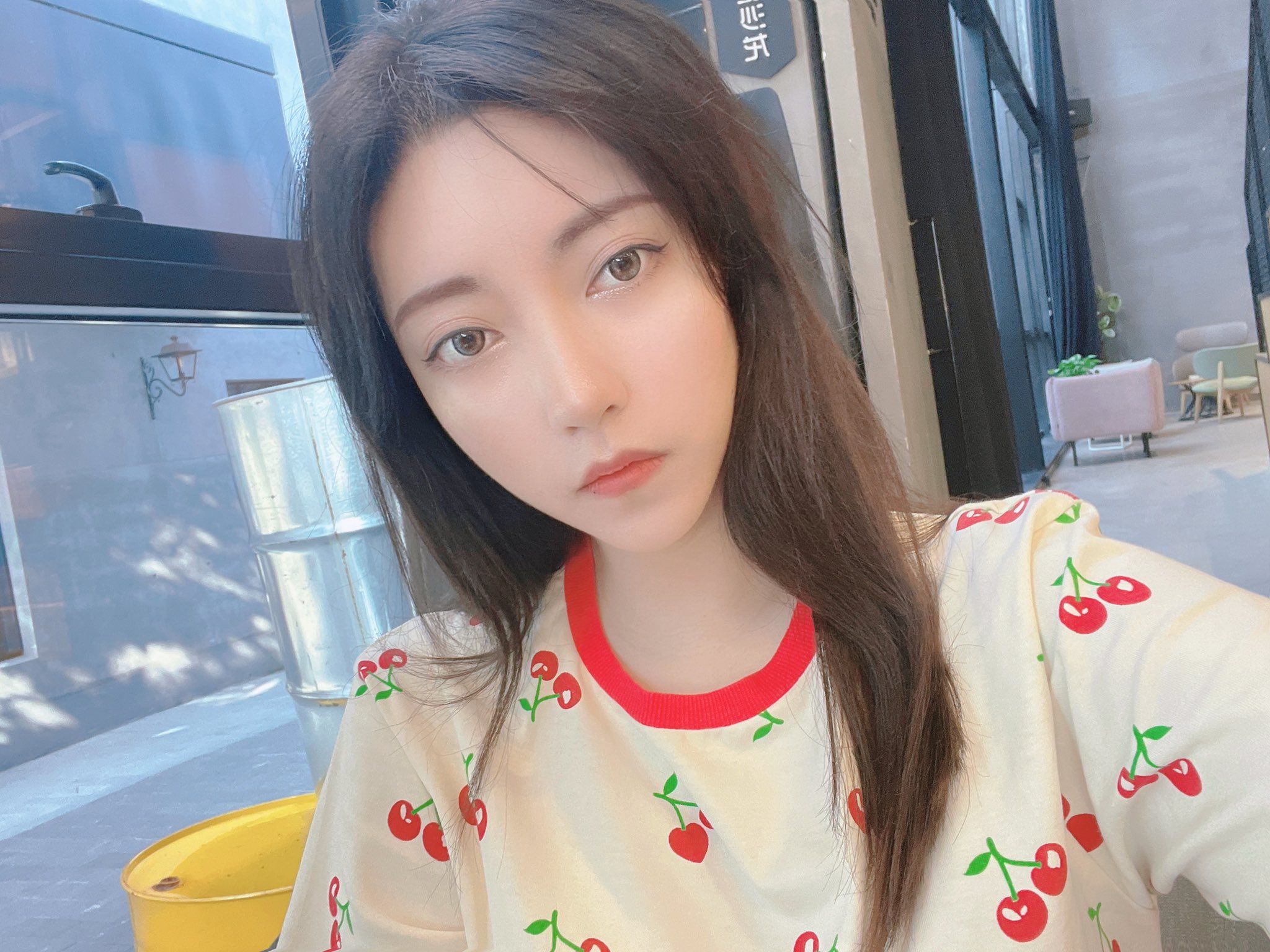 酒月： 极品巨乳 人前露出私拍