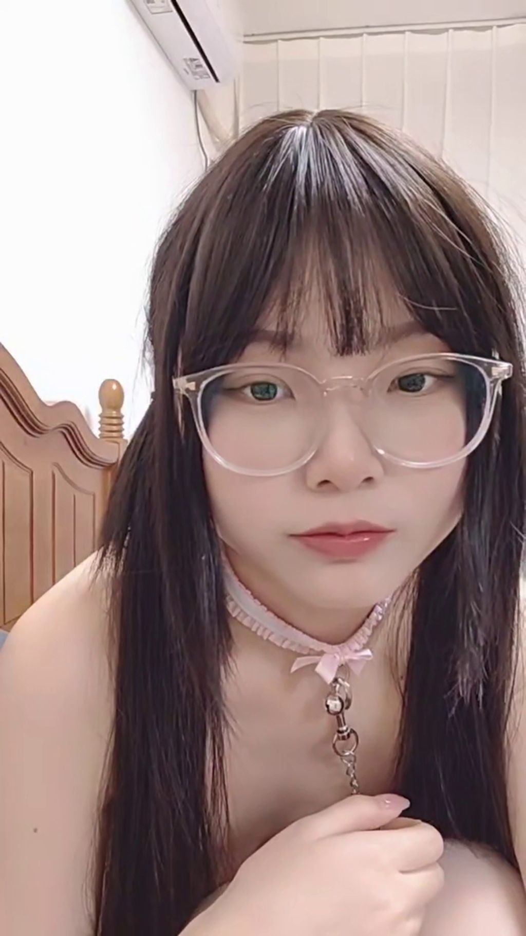 栗子喵： 眼镜嫩妹14部 榨精小靓仔 #01