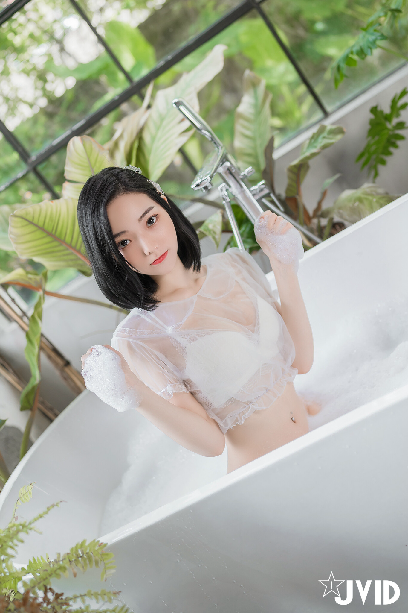 [JVID] 啾啾 – 誤闖莊園窺探心儀女神～啾啾 🛀 ～入浴反被誘惑勾引