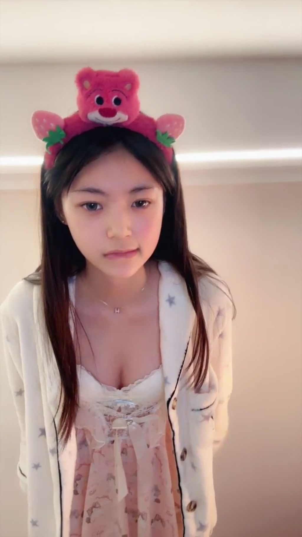 小佳宝： 校花级小美女付费首秀