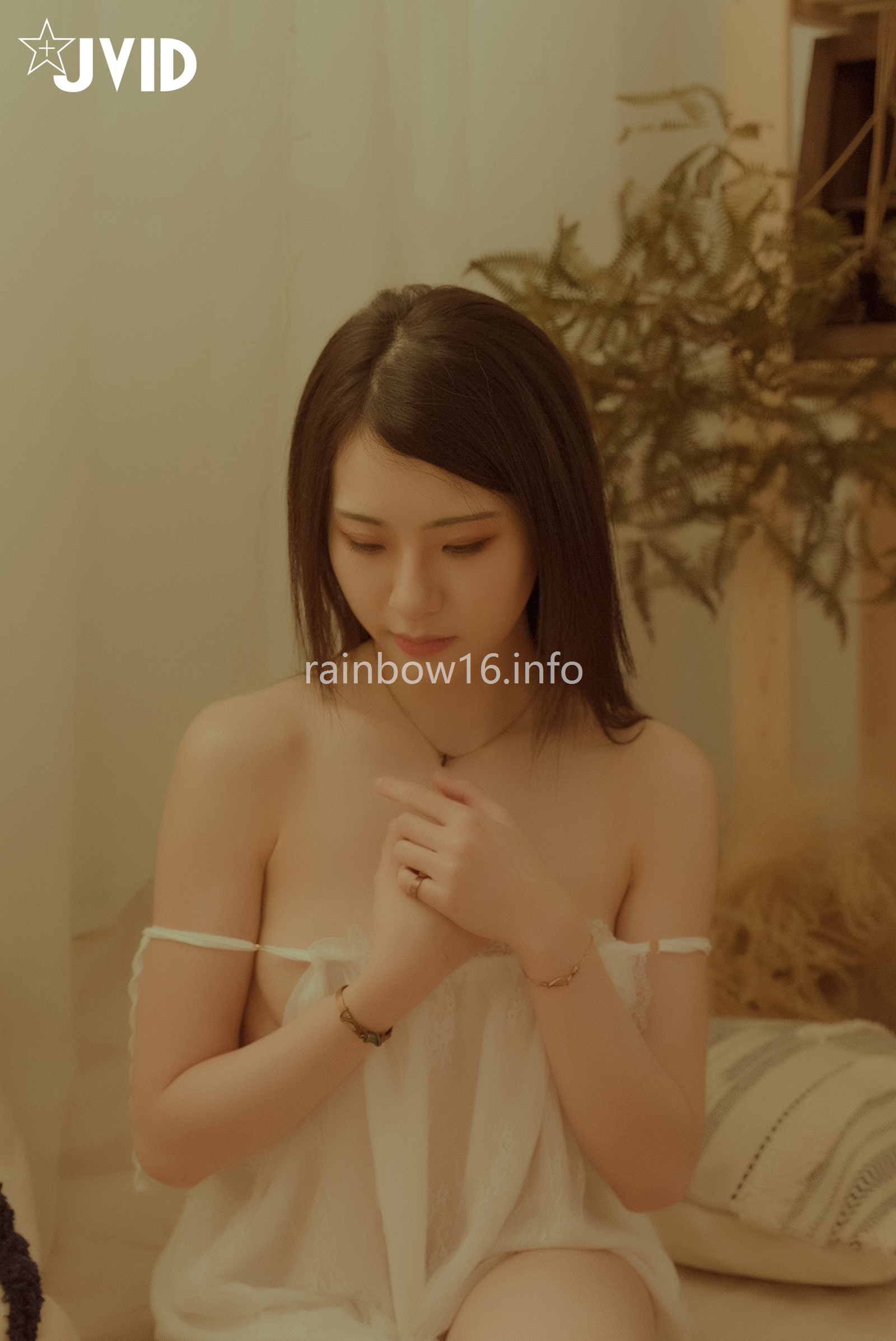 [JVID] 阿黎 – 『全裸露點』最初的小美好，唯美系空靈女孩-阿瓈