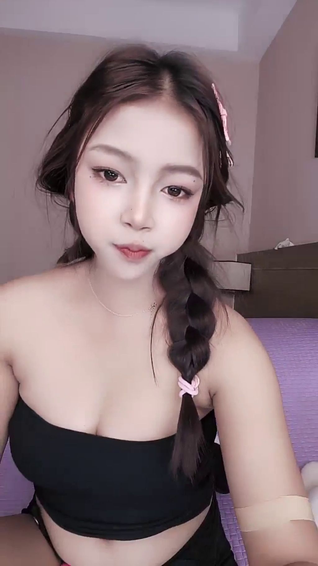 泡芙小笨蛋： 新人G乳尤物下海