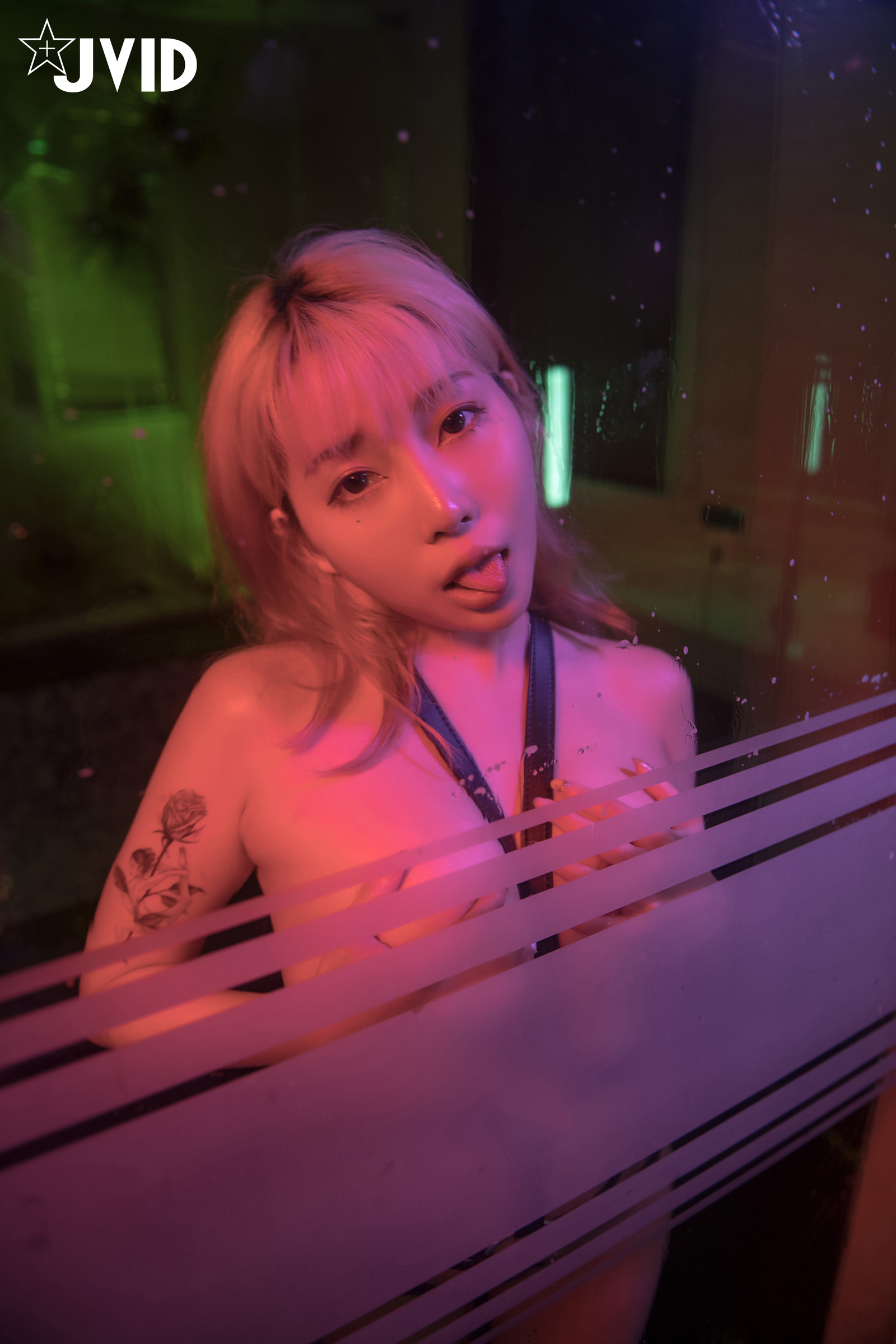 [JVID] Stacy – 摇曳的光影中被束缚的美女渐渐的穴湿了等妳来征服