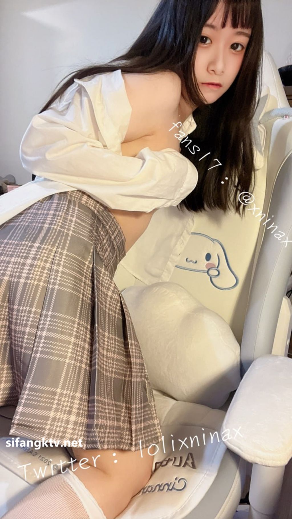 lolixnixax(小只马妮娜): 超级可爱的双马尾福利姬 #01 85 lolixnixax(小只马妮娜): 超级可爱的双马尾福利姬 #01