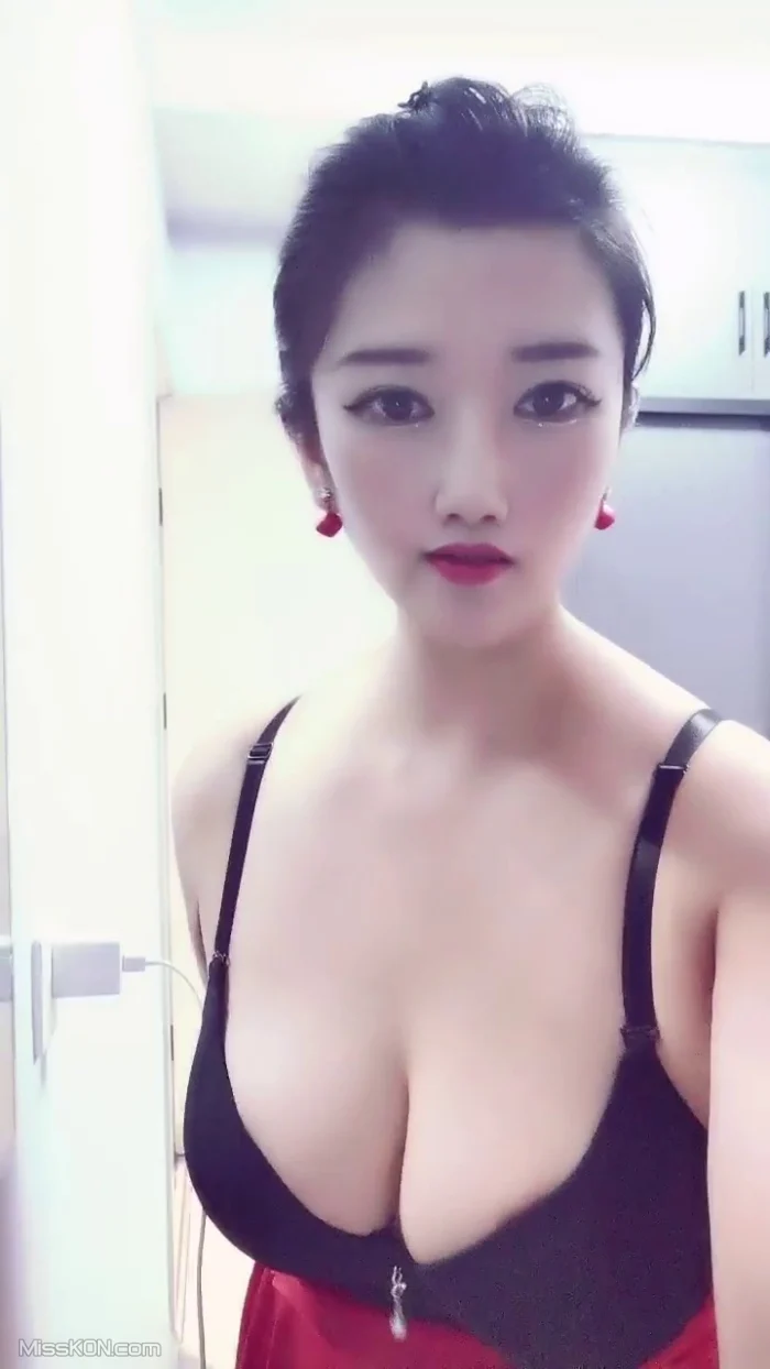 诗诗很大的: 新人巨乳美少女下海 7 诗诗很大的: 新人巨乳美少女下海