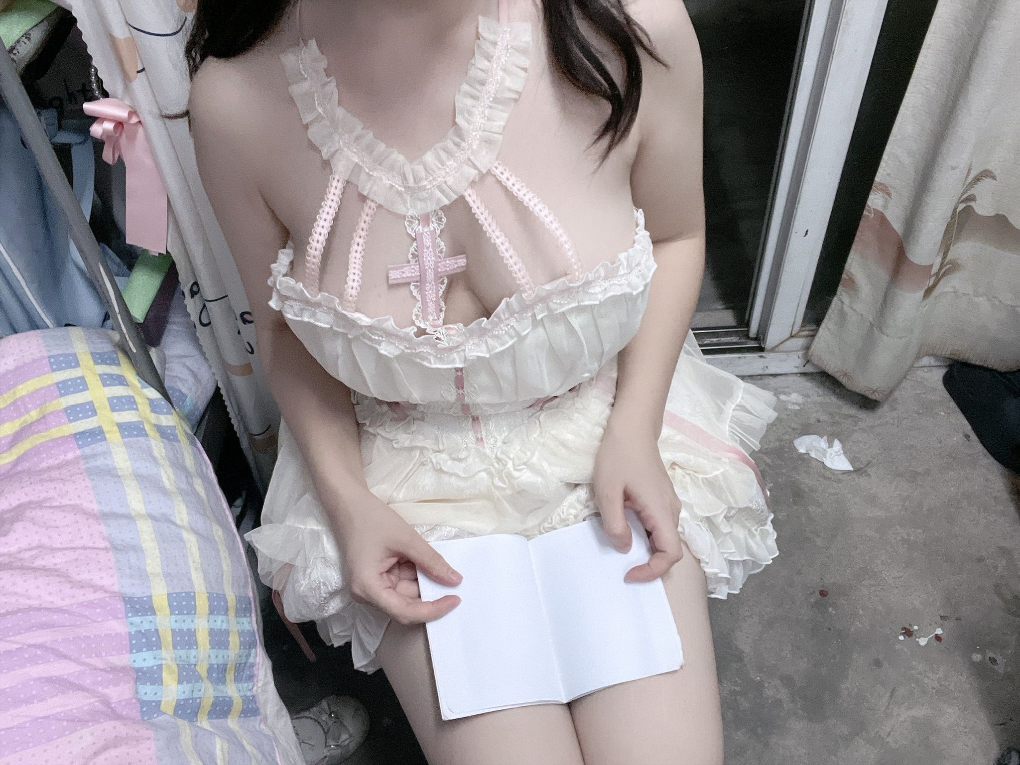 小坦克型女大学： 户外露出 漂亮学生妹私下极度反差 性瘾小母狗