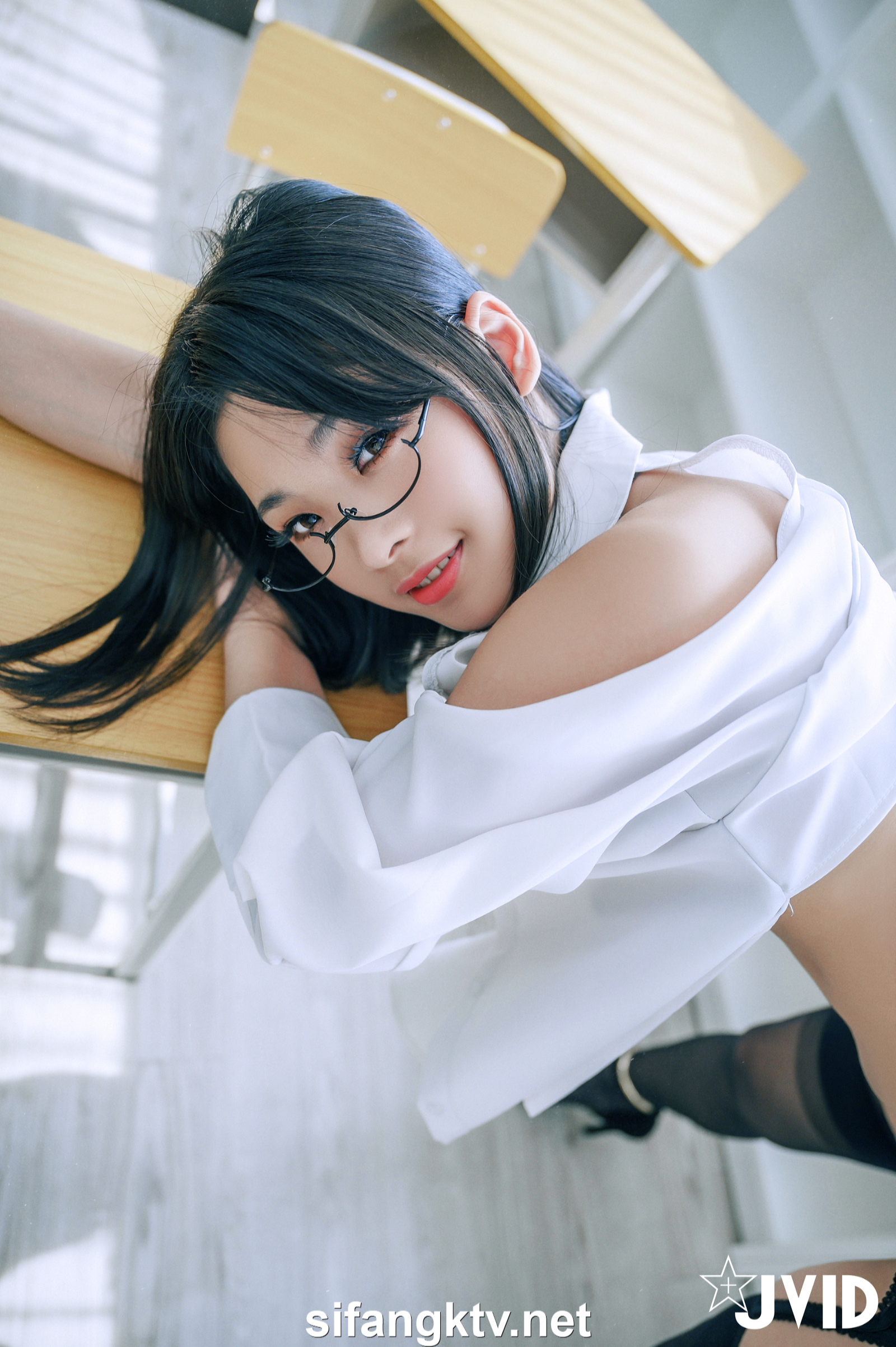 [JVID] 露露咪 – 性愛成癮の性感女教師