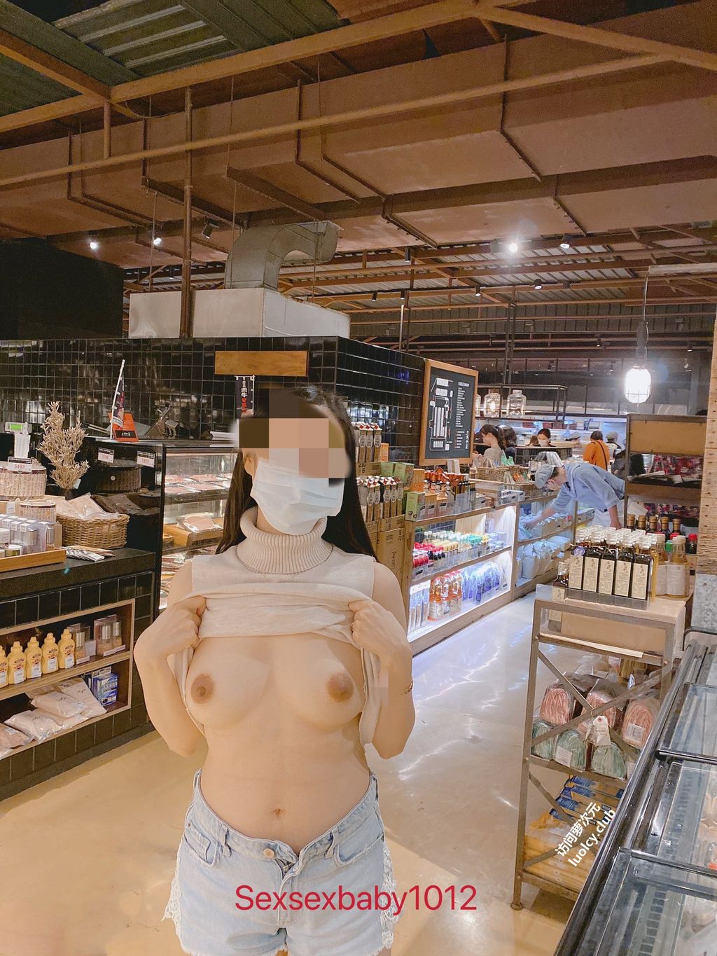 [OtherXXX] 薇安安： 极品福利姬 人前露出福利订阅