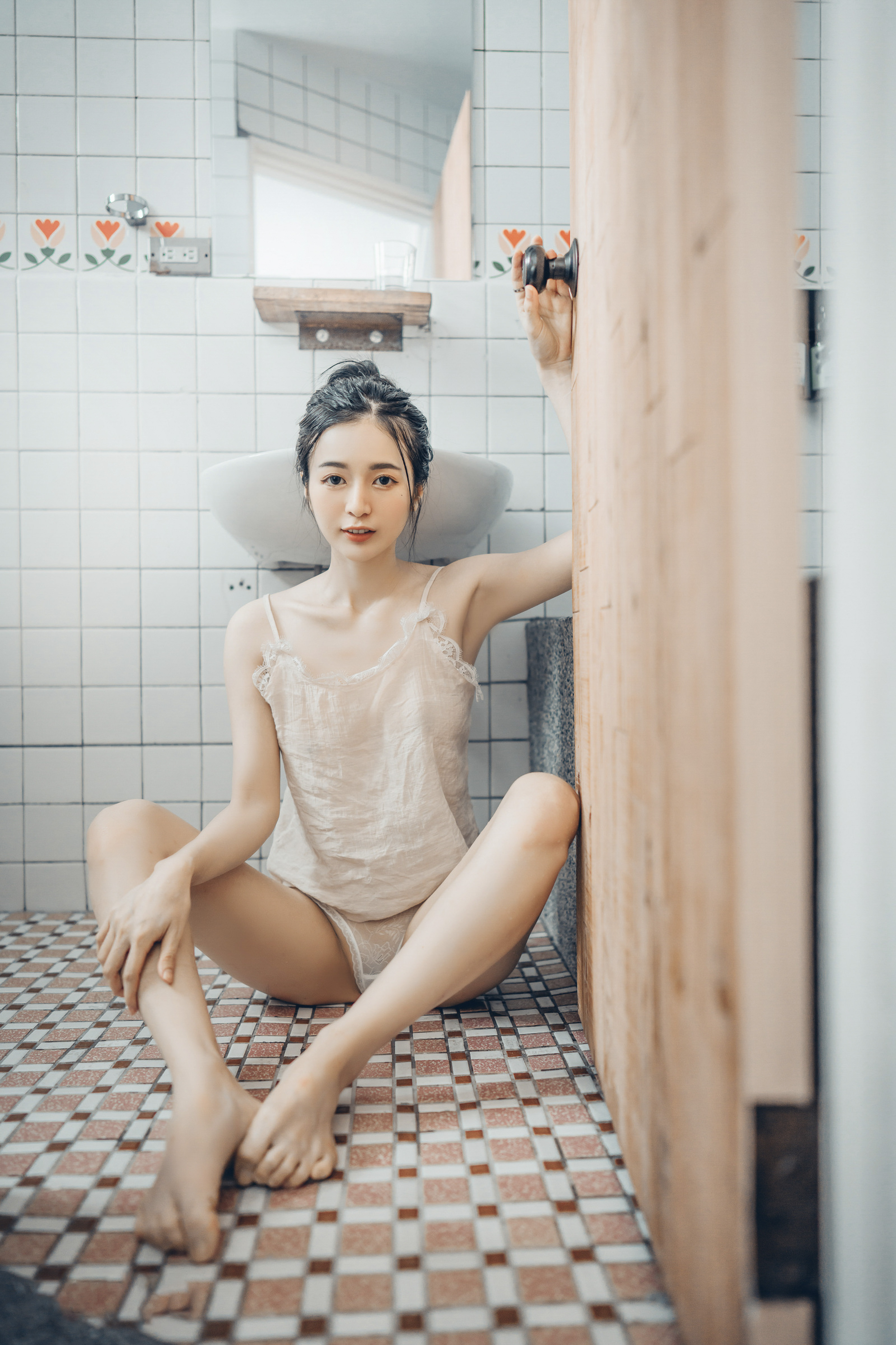 [JVID] 辰辰 – 终于约到女神泡汤-浴巾一直掉-最后不穿了直接拍