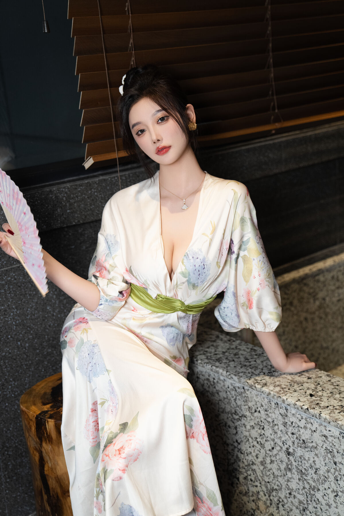内购无水印 Yang Chen Chen 杨晨晨Yome - 秀人网模特 红色情趣 Part01