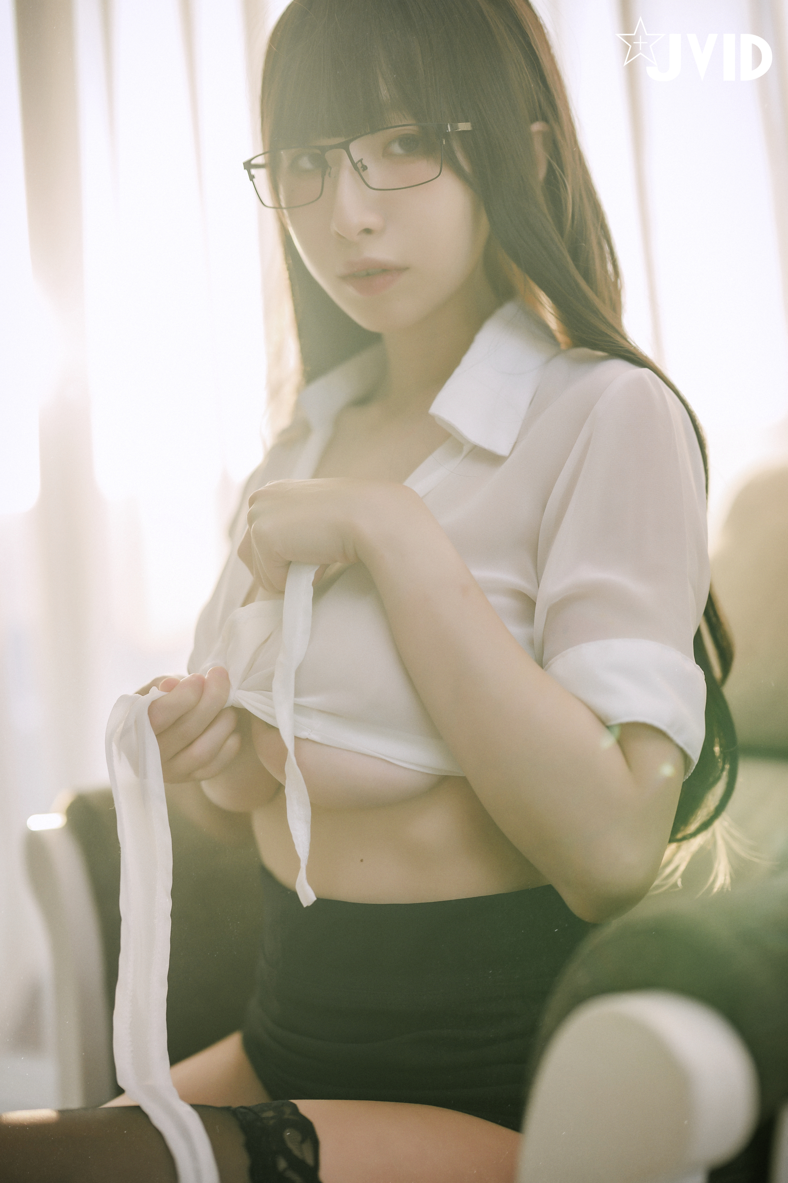 [JVID] 黎菲儿 – 超完美巨乳-色色的女同事加班时の脱衣诱惑