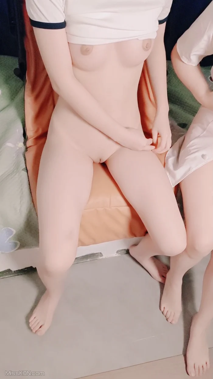 三个极品小姨子: 半糖女主播 白嫩巨乳来袭 三位天然美乳小姐姐的性福生活 #03 4 三个极品小姨子: 半糖女主播 白嫩巨乳来袭 三位天然美乳小姐姐的性福生活 #03