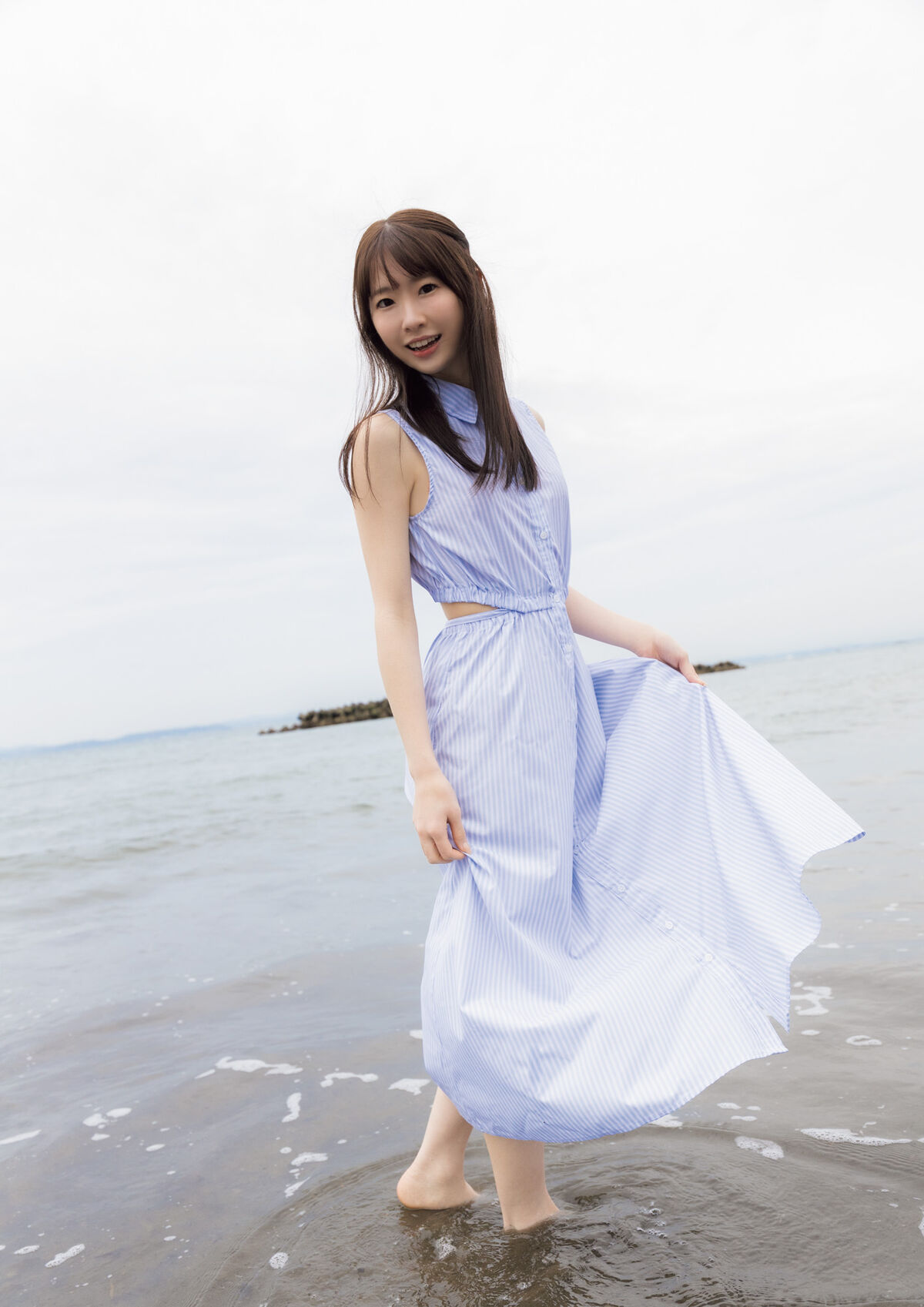 Emika Shirakami 白上咲花 - 写真集 Blooming