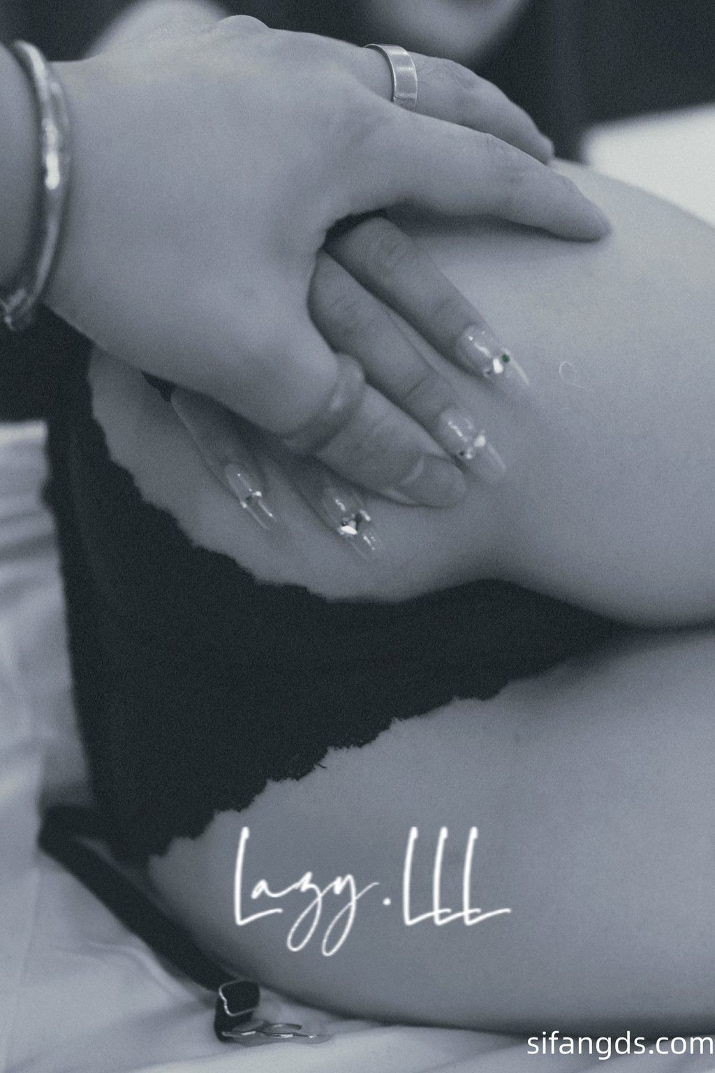 [OtherXXX] LazyLLL777(阿七)： 网红摄影师 全尺度唯美私拍