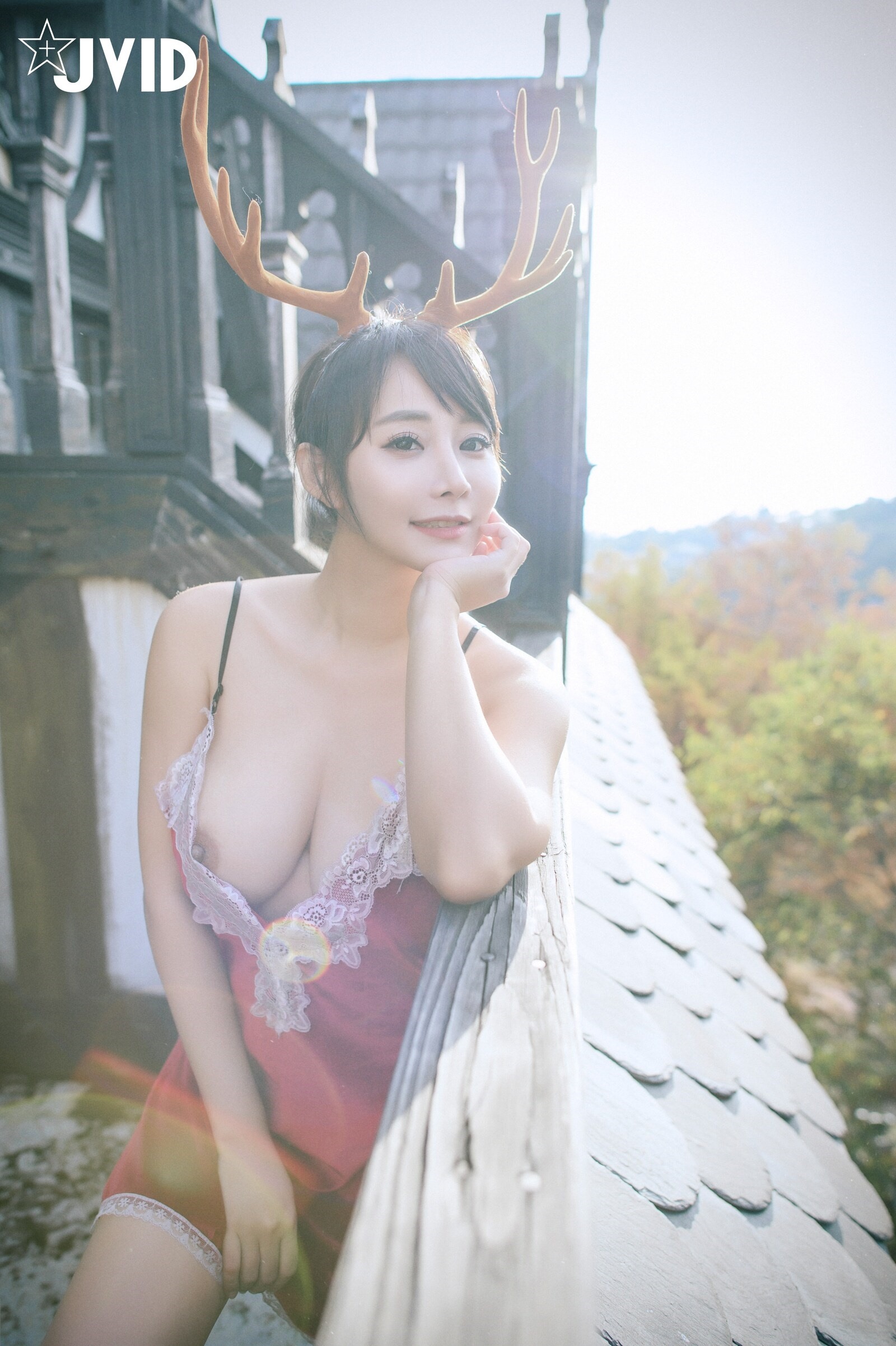 [JVID] Lele 樂樂 – 【全輯上空無碼】巨乳女神 樂樂－鹿角女孩的報恩！