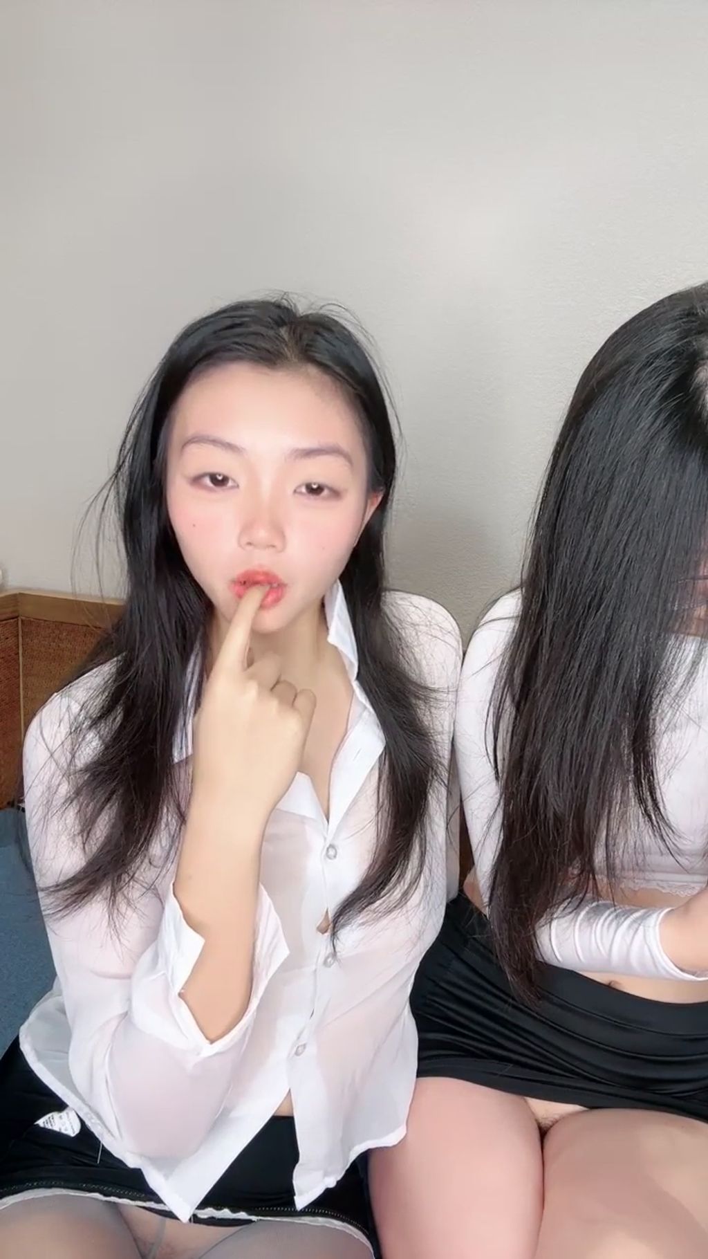 雯雯茜茜： 欲女双学妹 剧情演绎 勾引技师 外卖小哥 #01