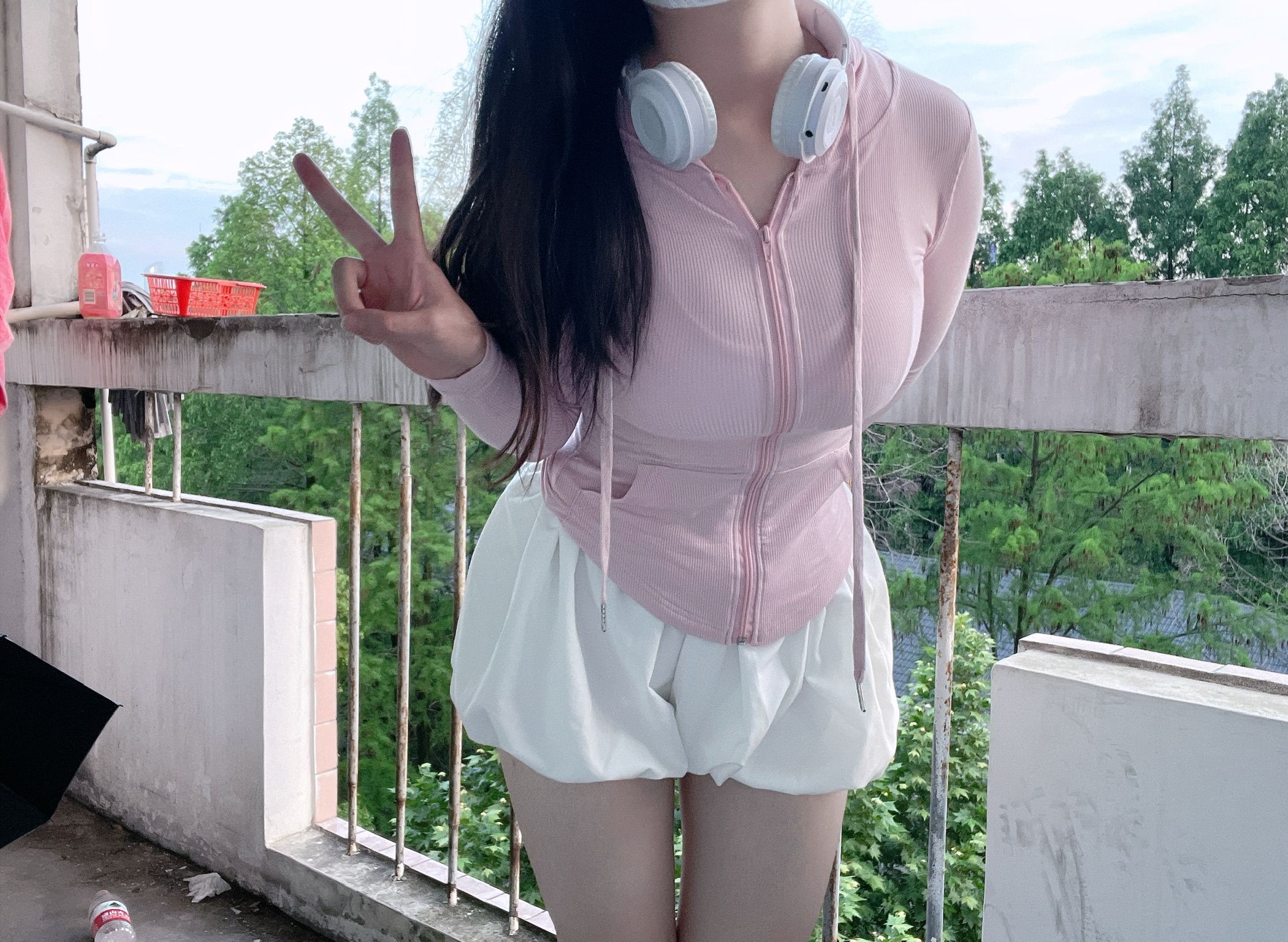 小坦克型女大学： 户外露出 漂亮学生妹私下极度反差 性瘾小母狗