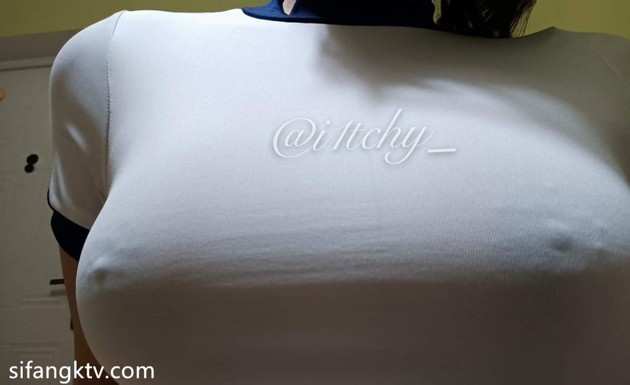 [OtherXXX] itchy： 巨乳蜂腰肥臀 魔鬼身材 私拍福利