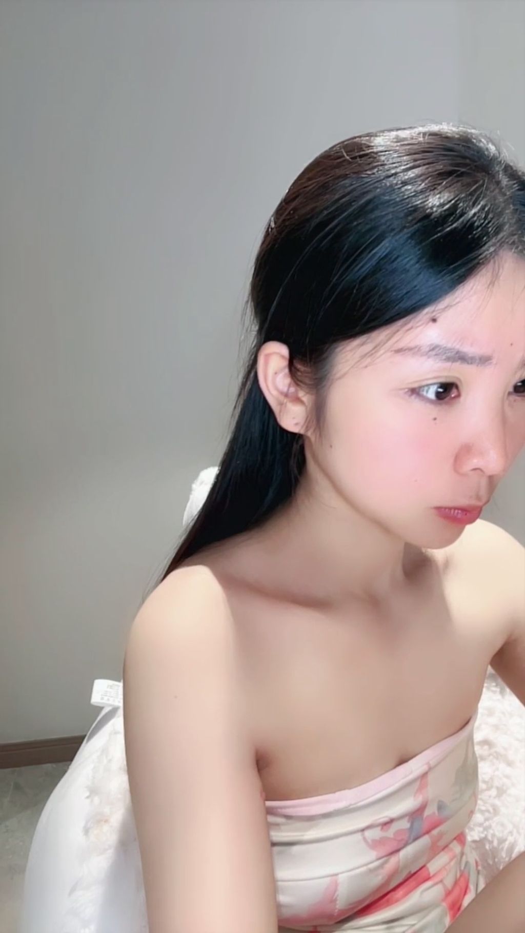 小爱： 舞蹈系气质女神 妖娆热舞 激烈喷水
