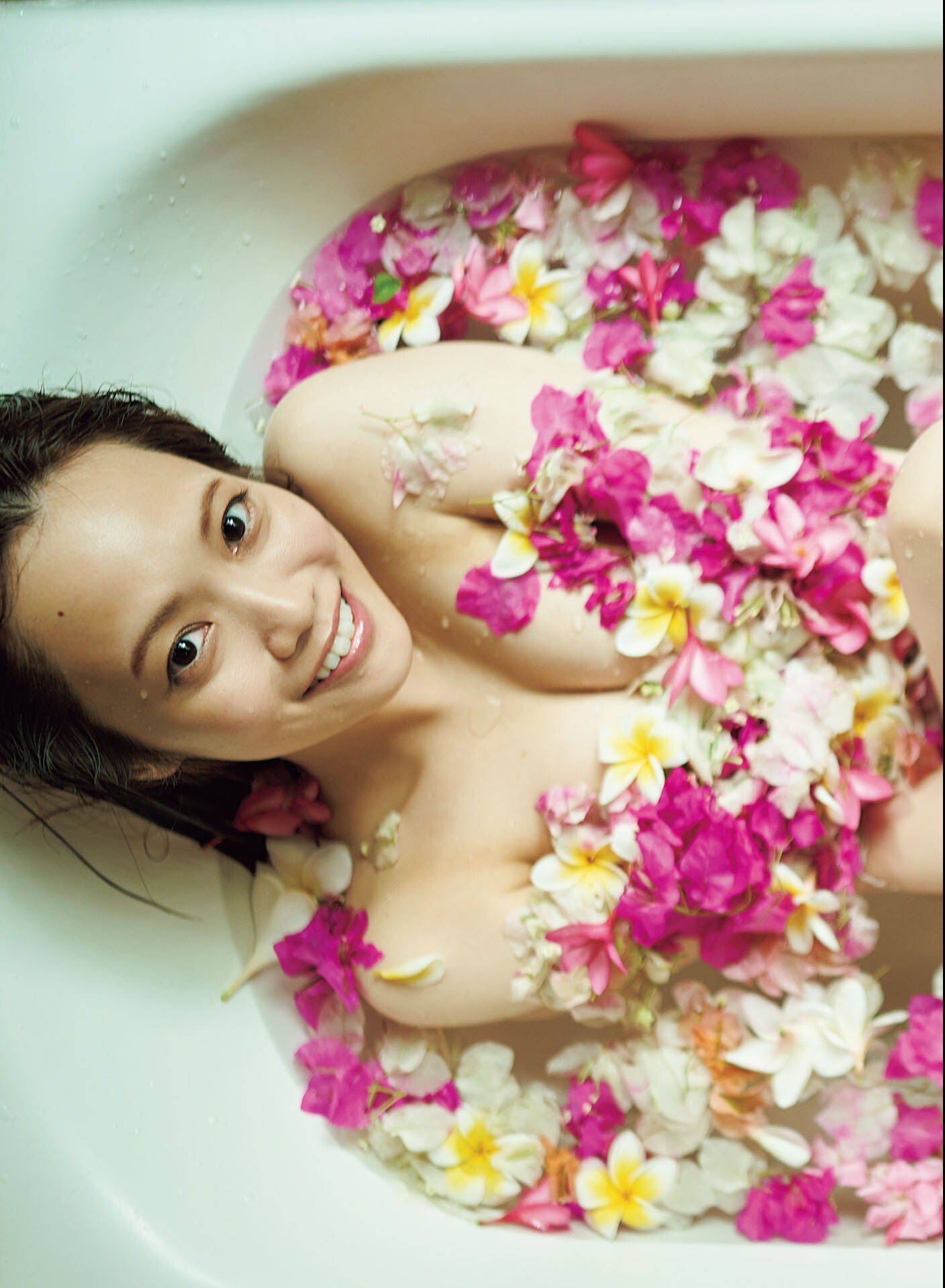 [Photobook] 宮田愛萌 Lilas【DMM限定アザーカット付き版】