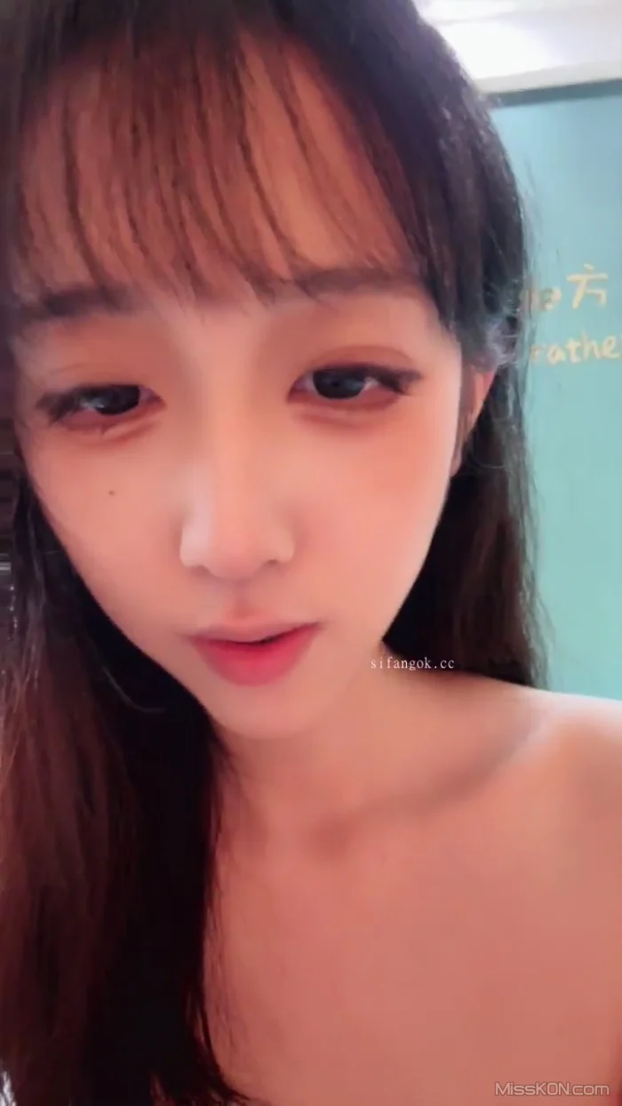 [OtherXXX] 张宝宝： 超级漂亮 校花下海内射