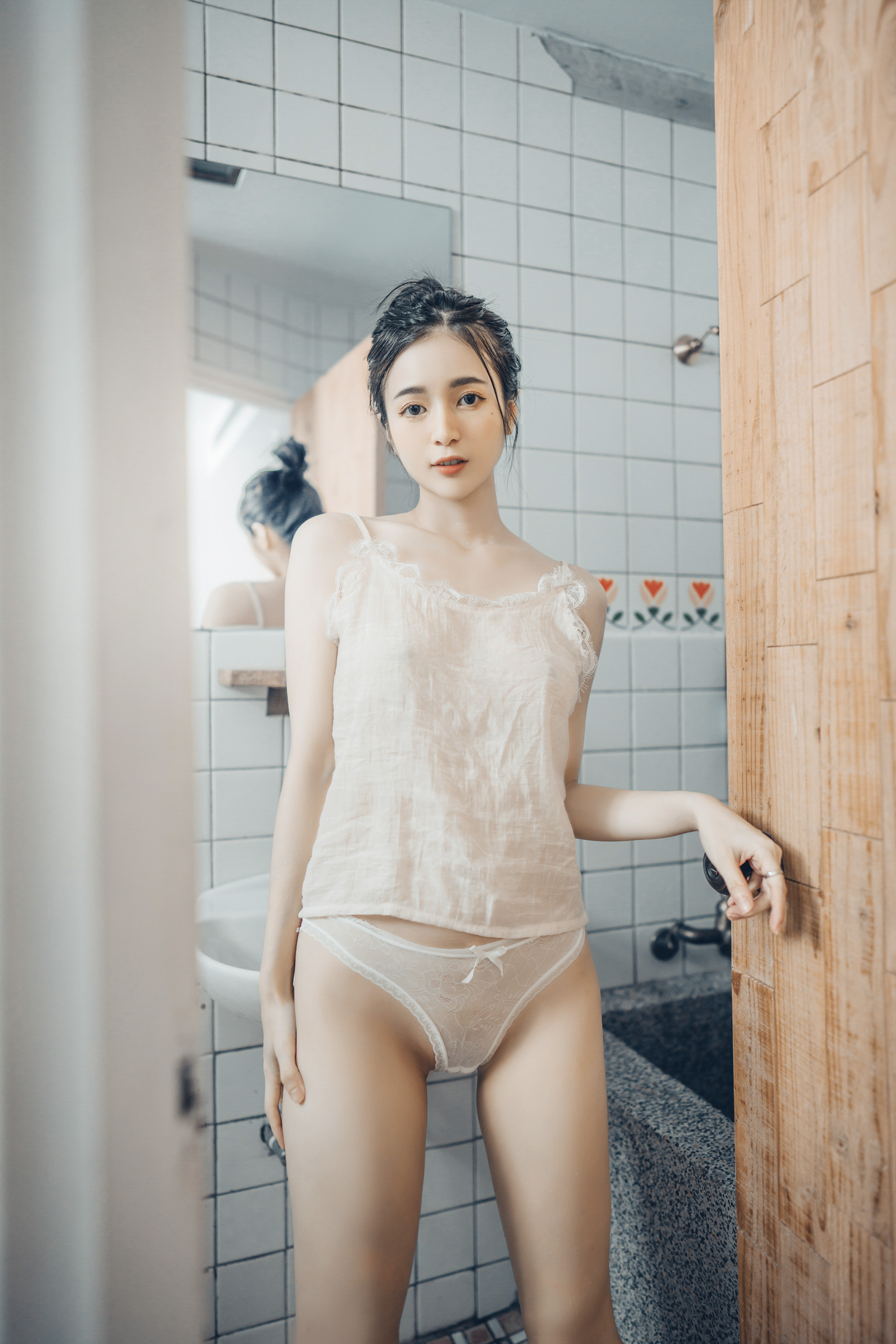 [JVID] 辰辰 – 终于约到女神泡汤-浴巾一直掉-最后不穿了直接拍