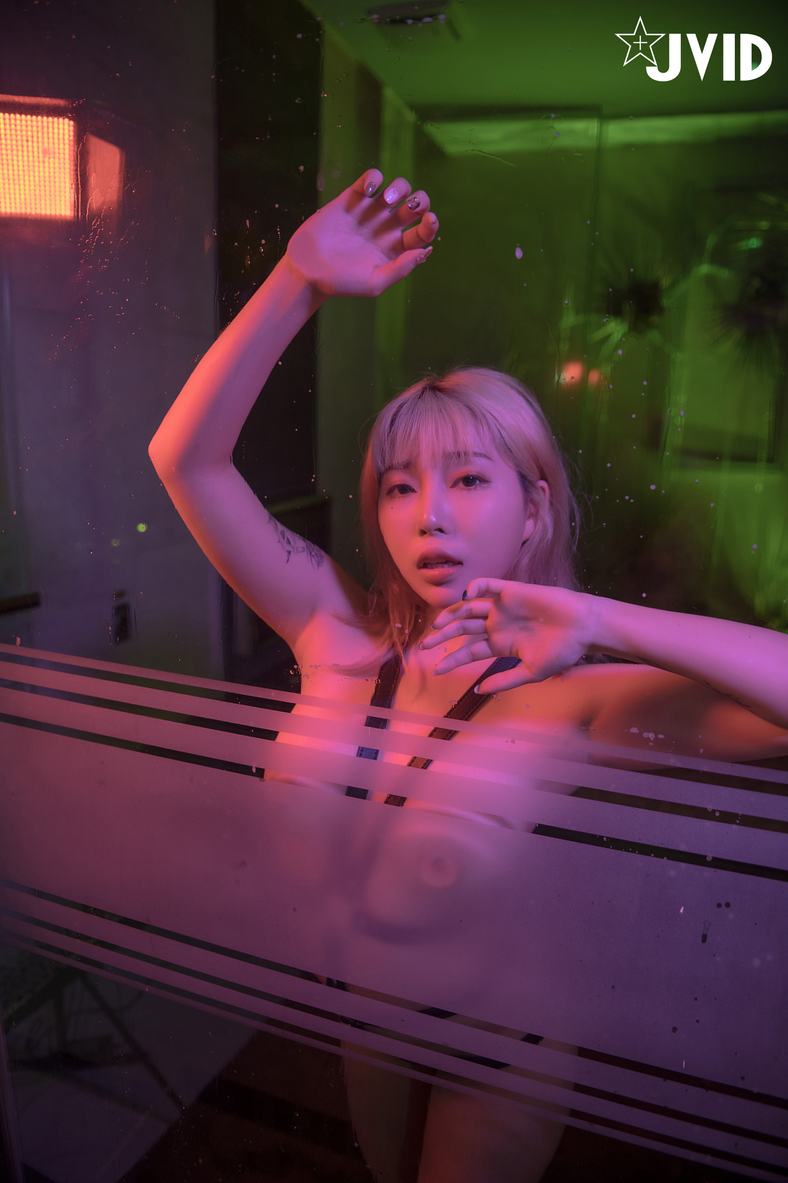 [JVID] Stacy – 摇曳的光影中被束缚的美女渐渐的穴湿了等妳来征服