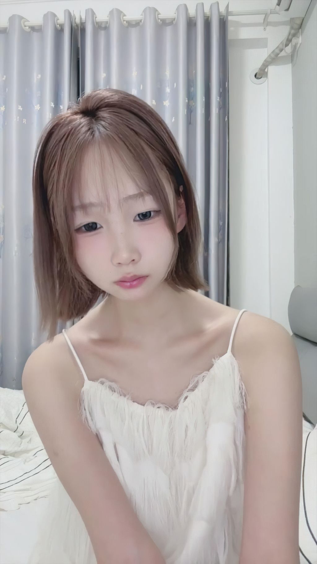 小涵： 古灵精怪 校花女神