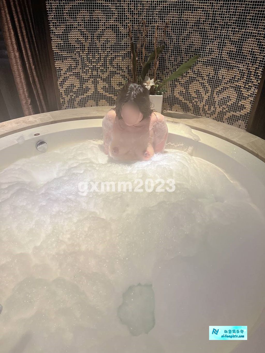 狗婷gxmm： 极品蛮腰肥臀反差母私拍完整版视图
